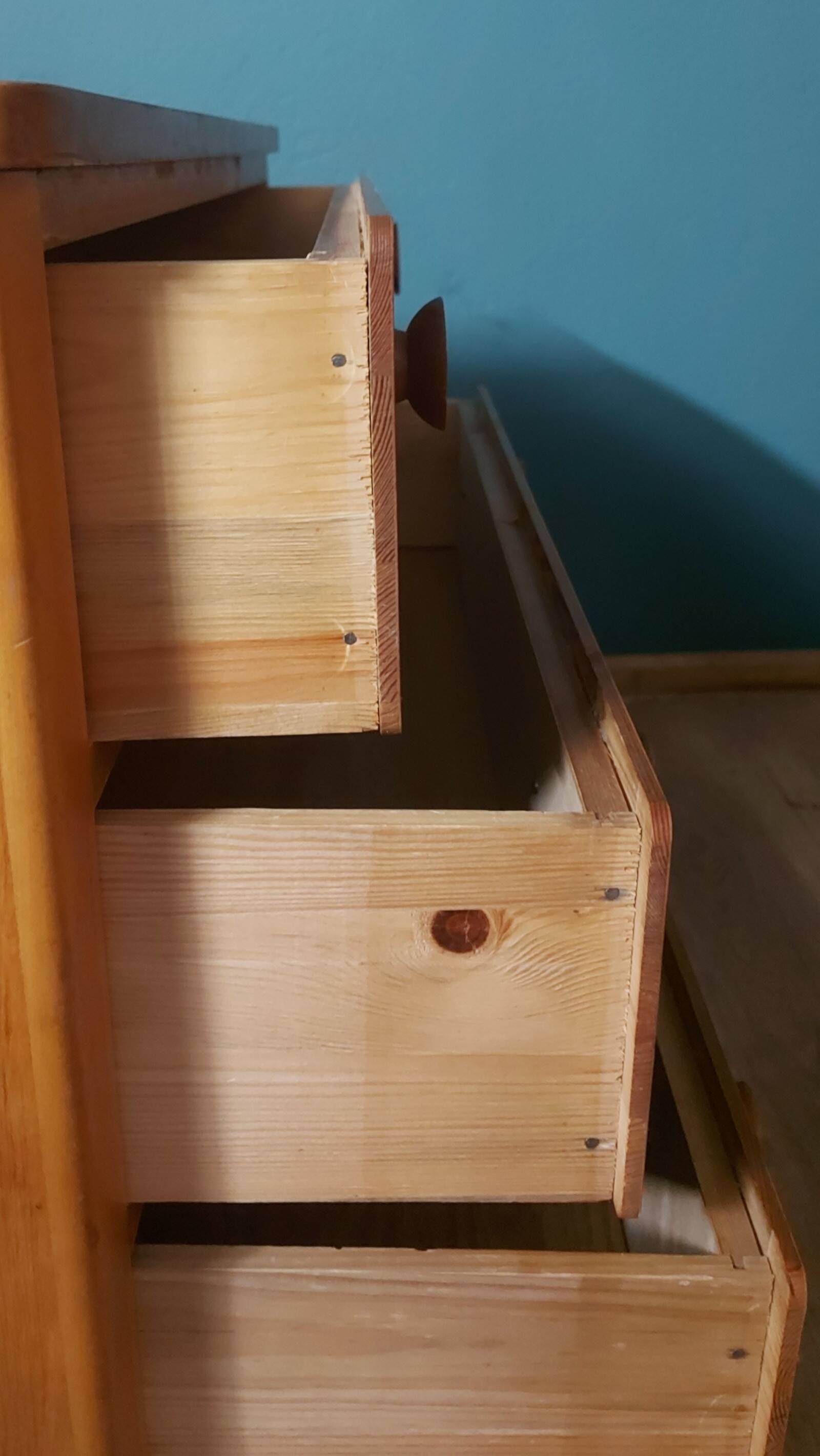Commode danoise à trois tiroirs en bouleau, années 1960.