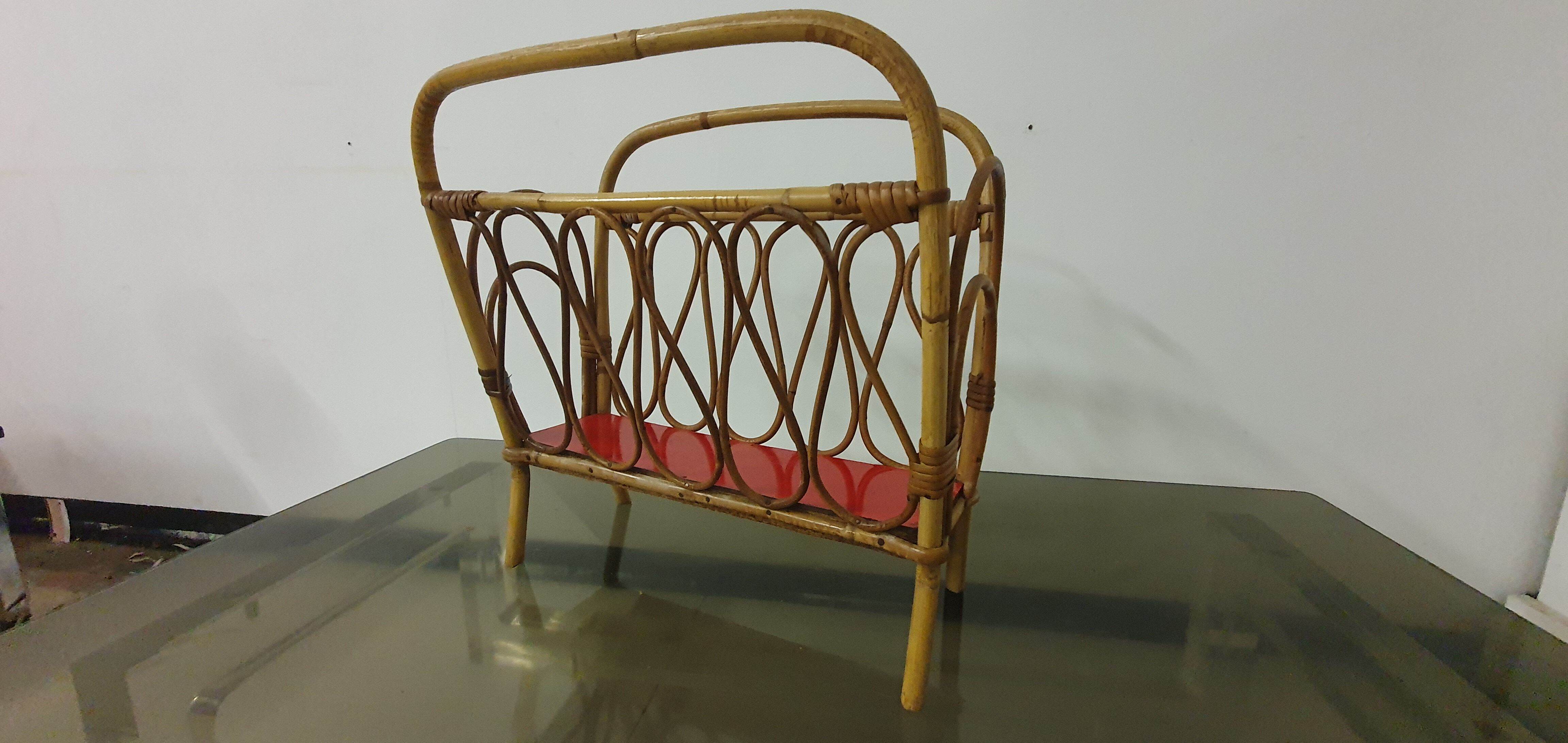 Magazine door in rattan and formica