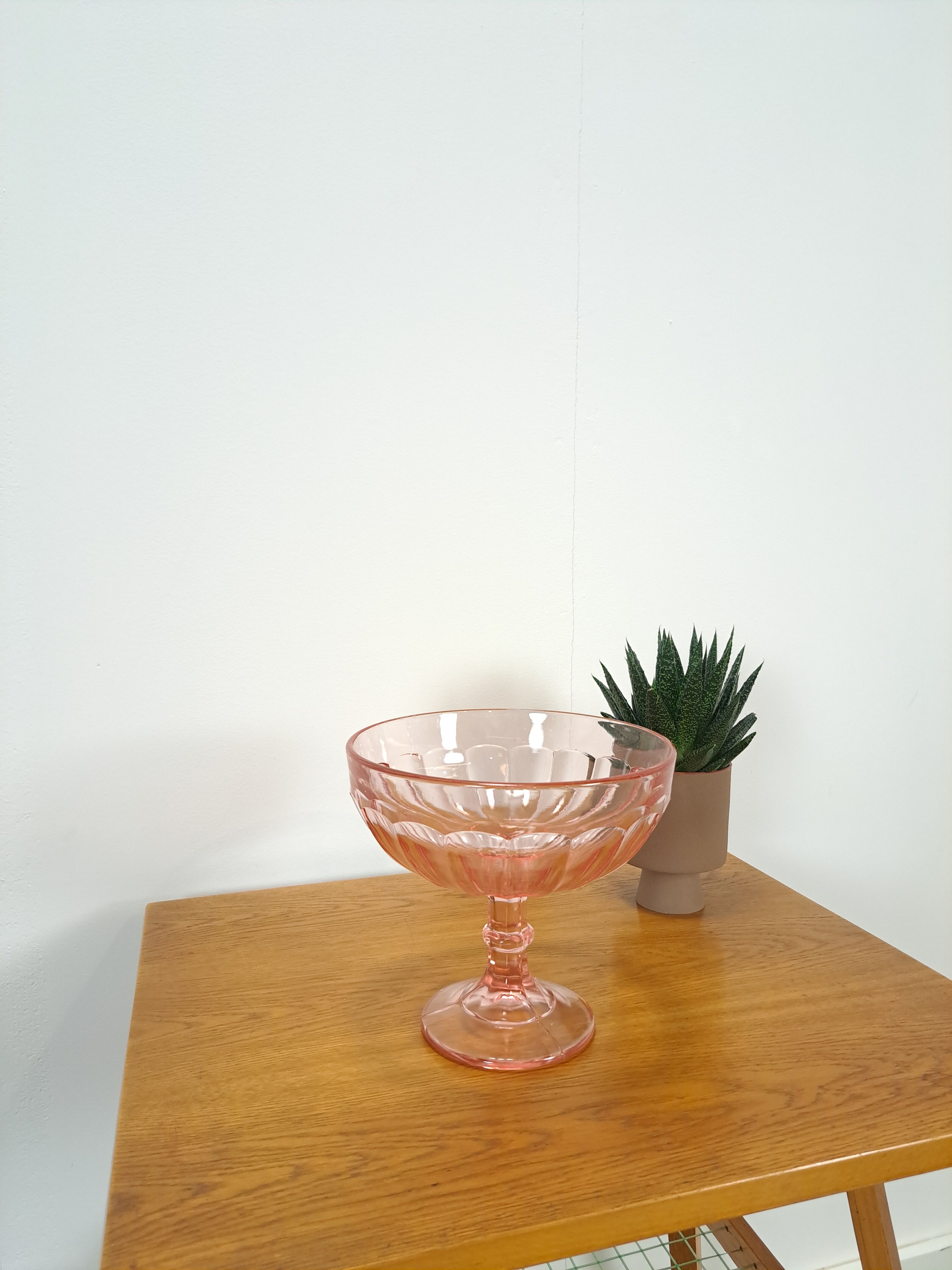 Pink glass bowl on base vintage