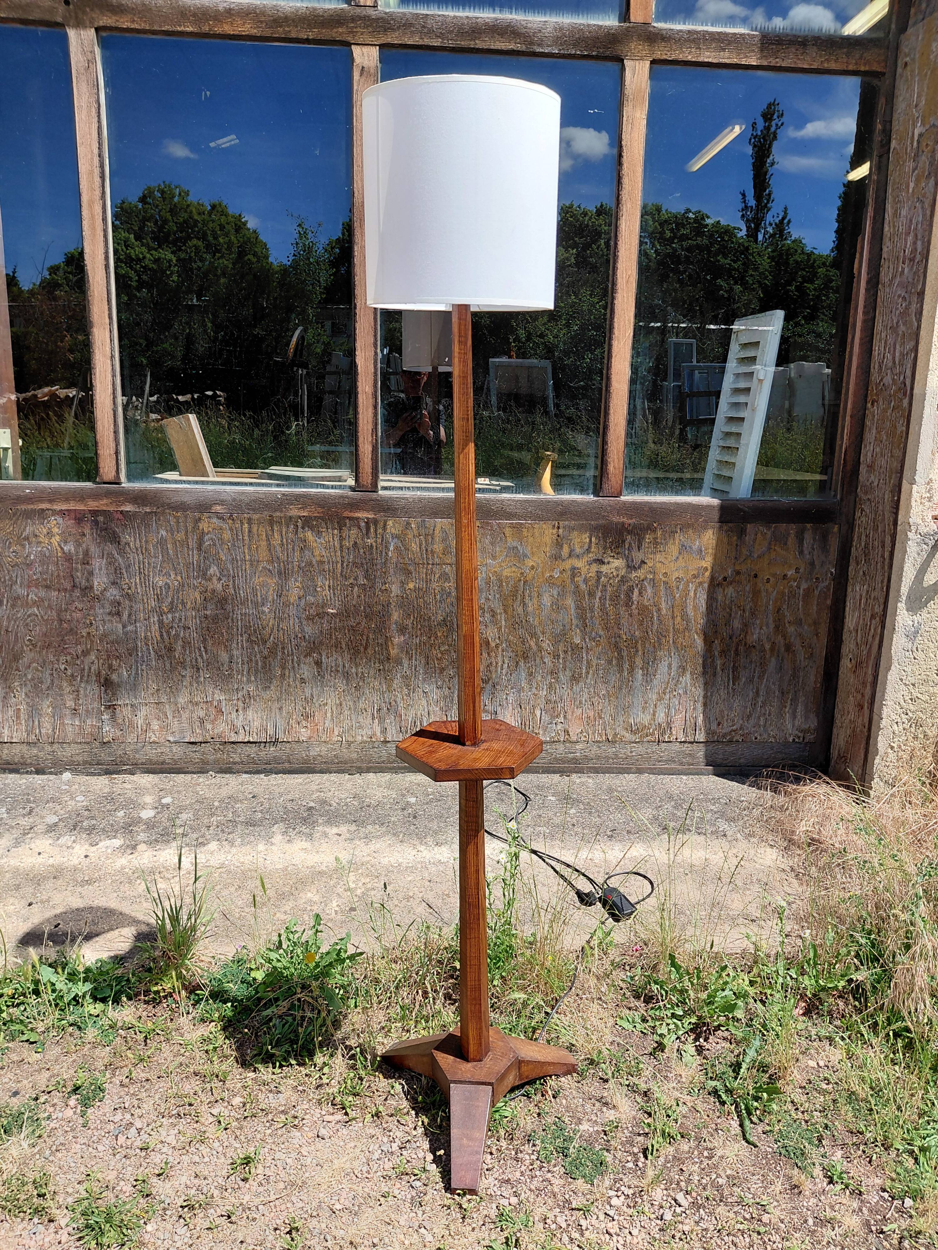 Lampadaire tripode Art Déco en teck
