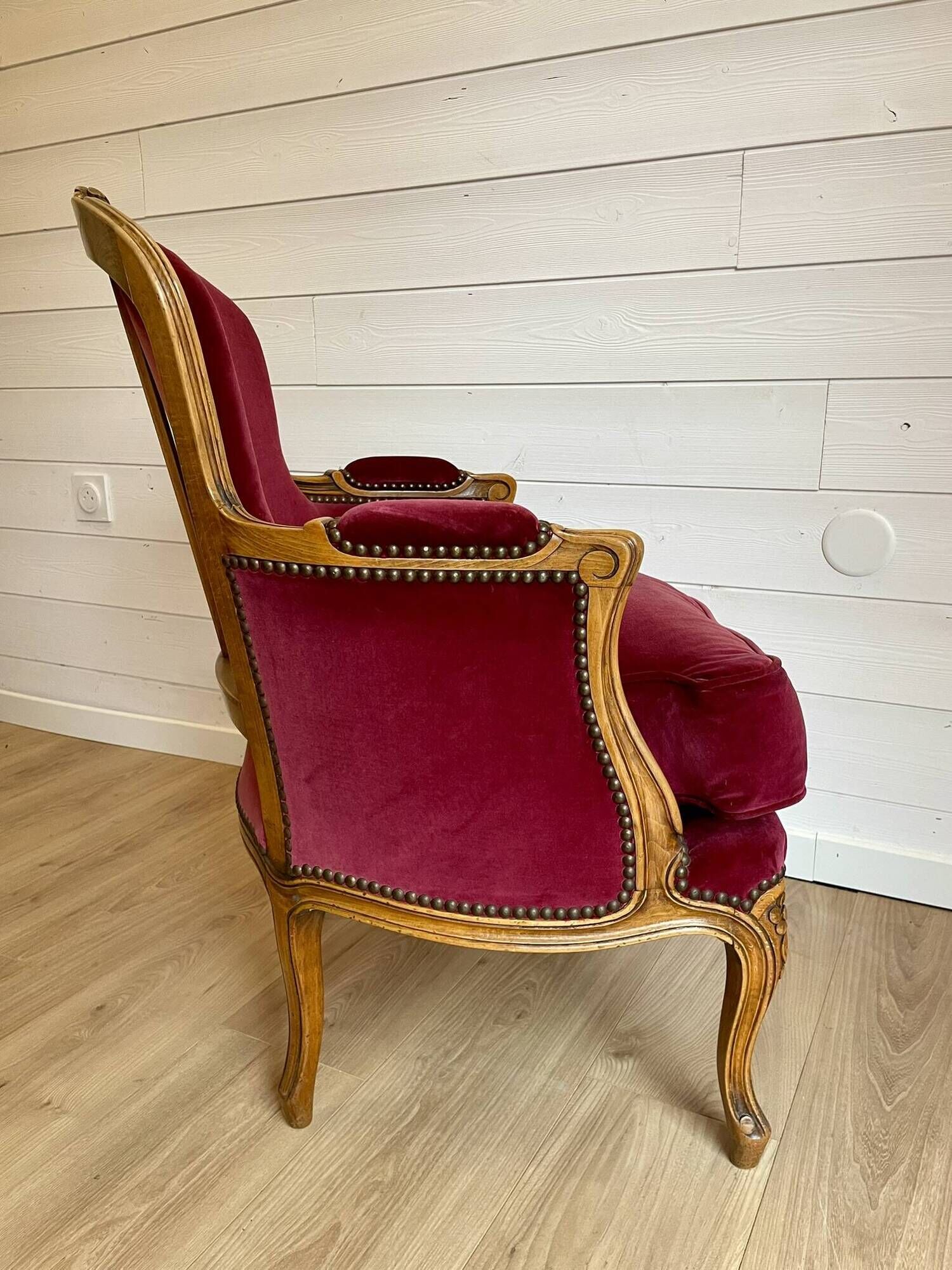 Vintage Louis XV style bergère / cabriolet armchair – Carved wood velvet