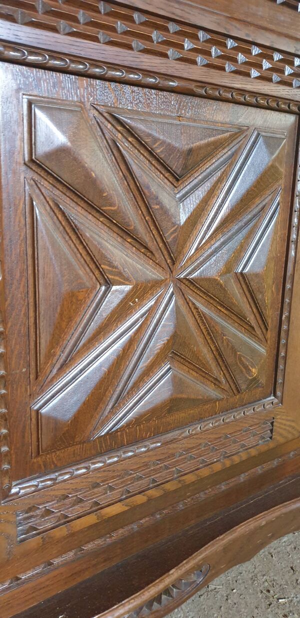 Imposant Meuble Basque avec croix régionales et porte centrale originale - XXème