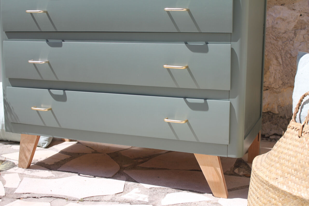 Dresser feet vintage compass