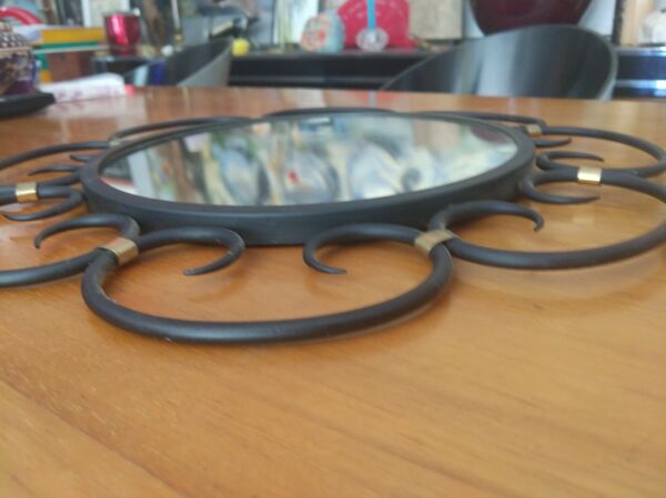 Miroir en fer forgé et bagues métal doré vers 1950 - 39cm