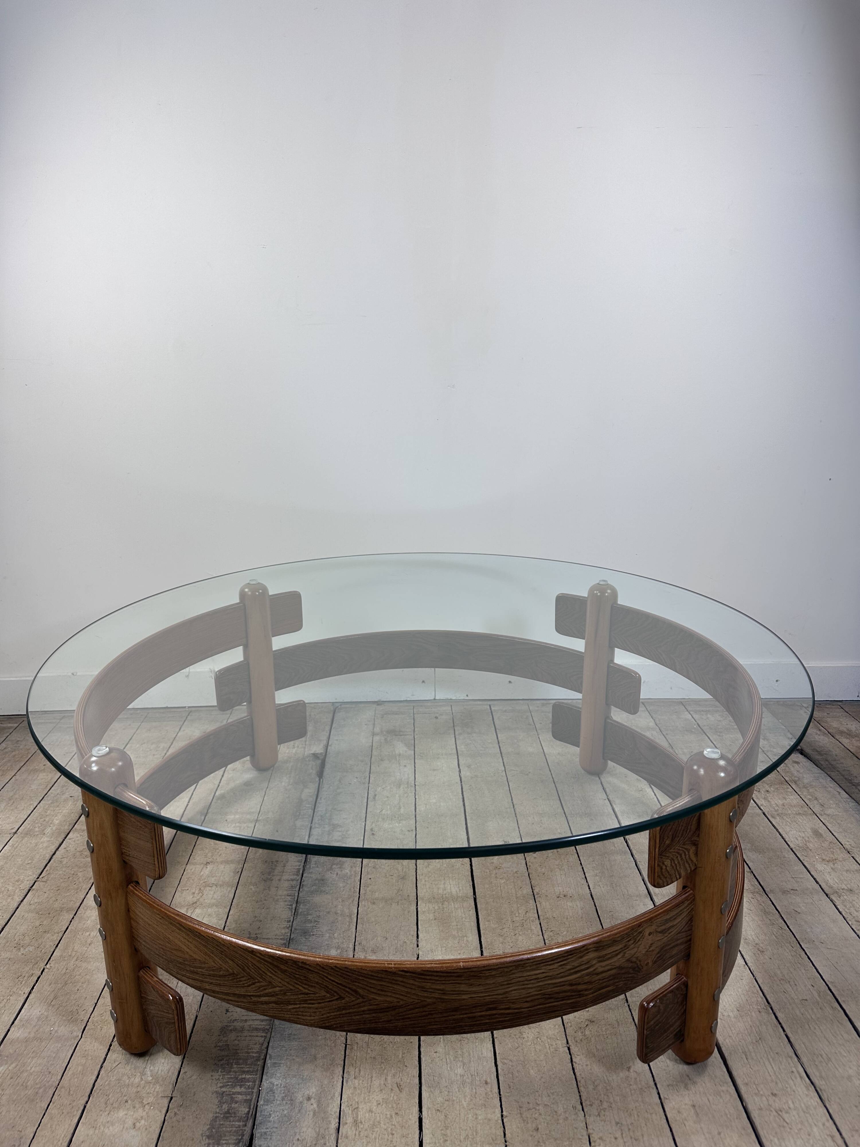 Table basse ronde scandinave en teck 1970
