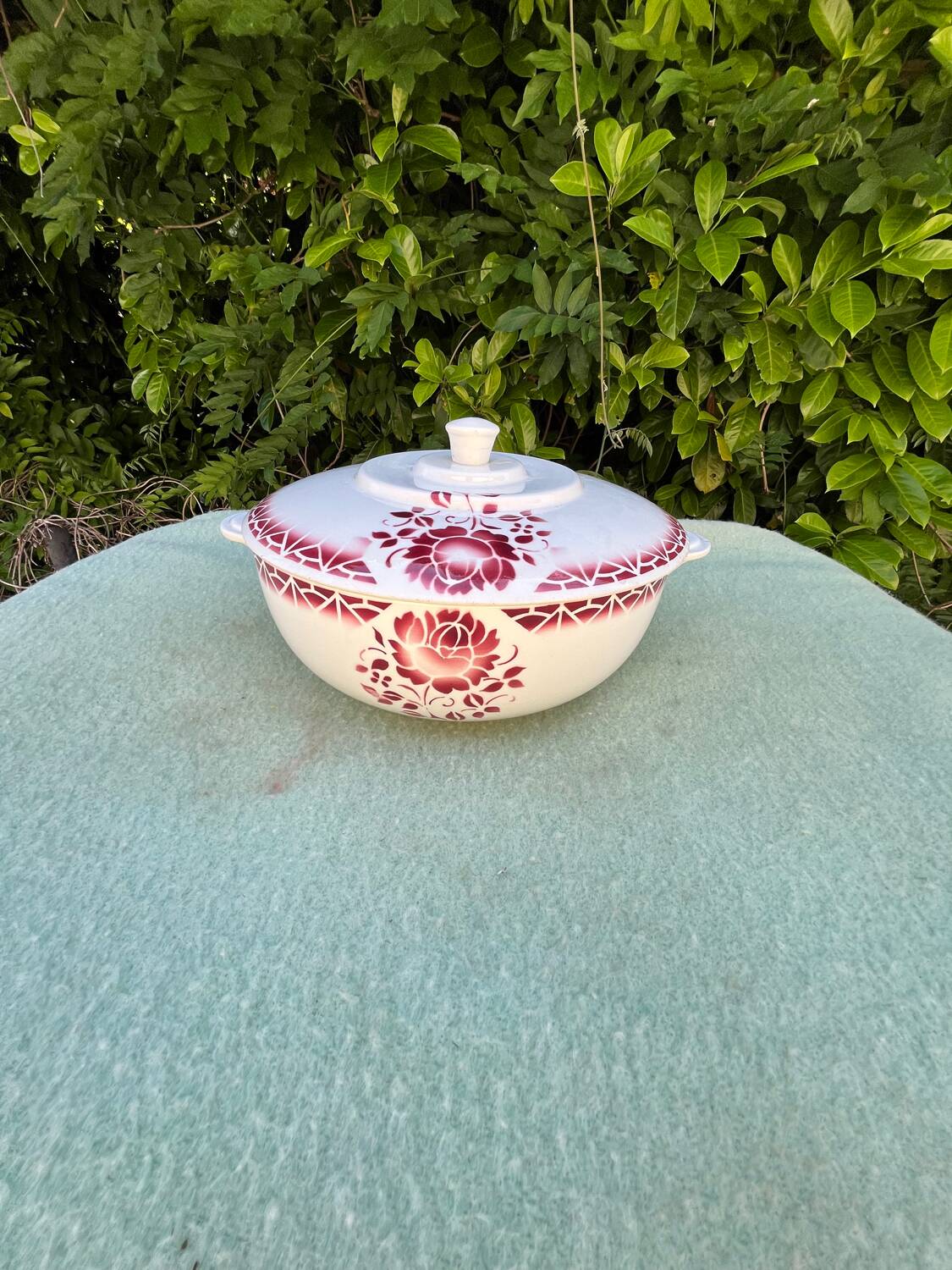 Soup tureen