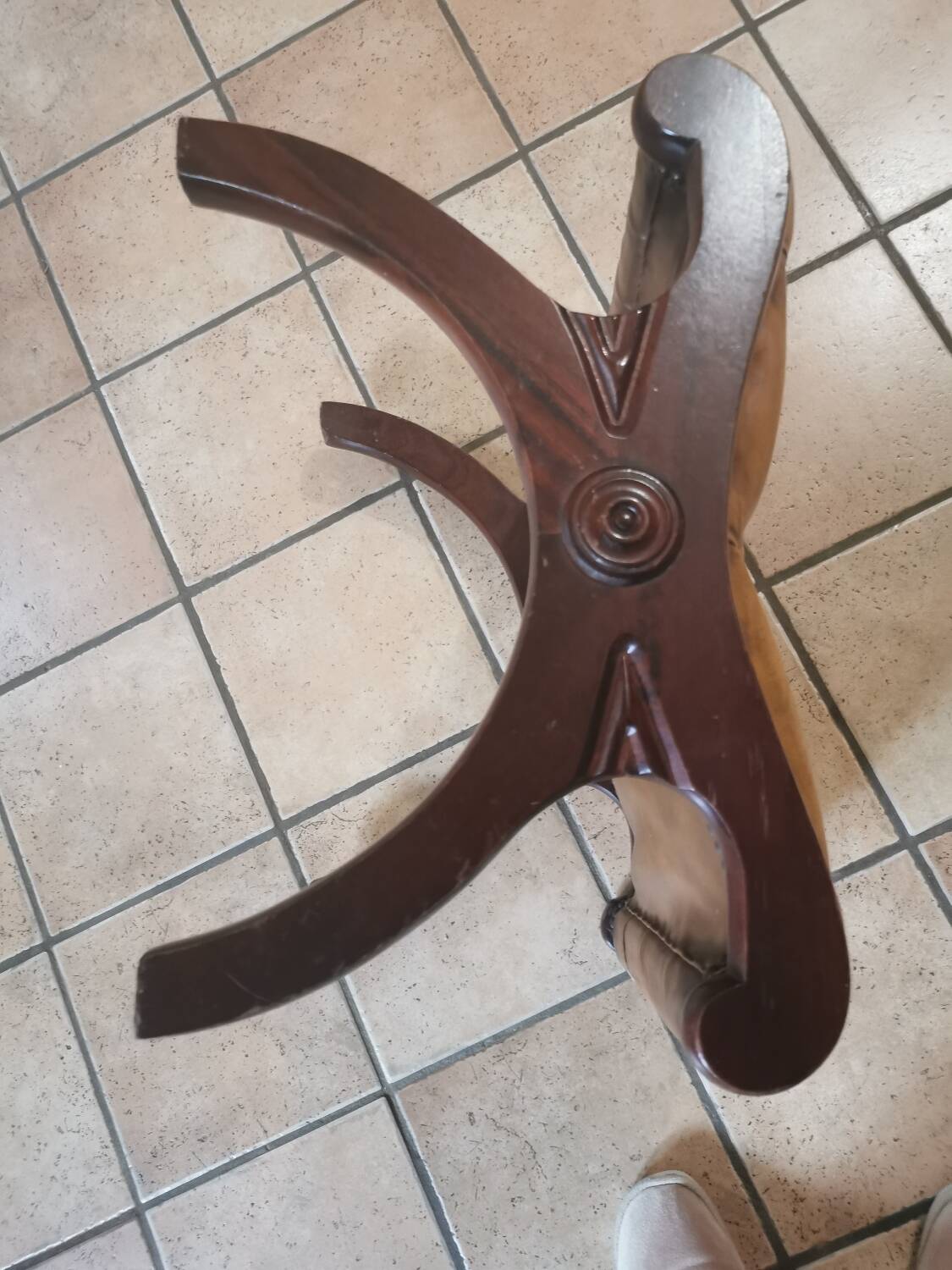 Chesterfield footrest