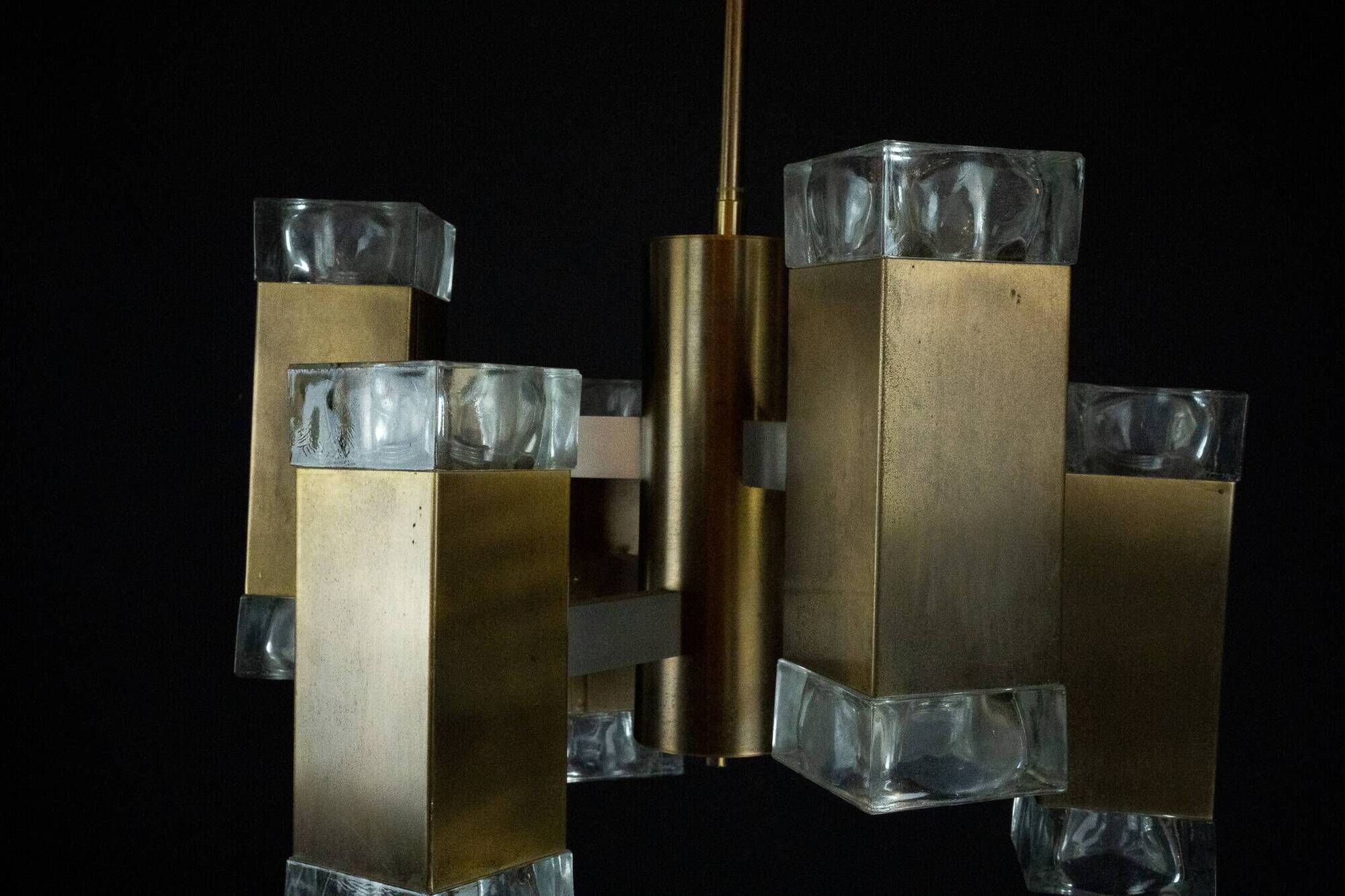 Italian glass and brass 12 lights chandelier produced by Sciolari in the 70