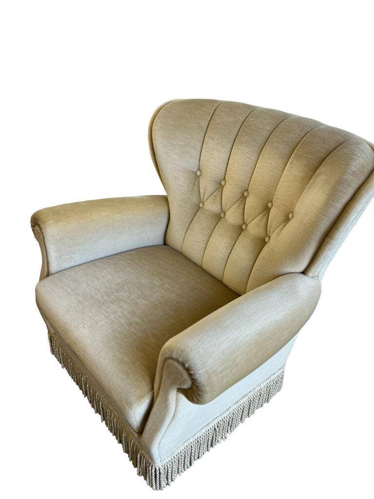 Vintage beige single seat / armchair / club chair with fringes