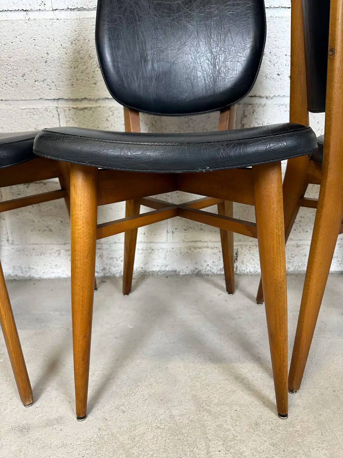 Set of 4 vintage chairs in black leatherette