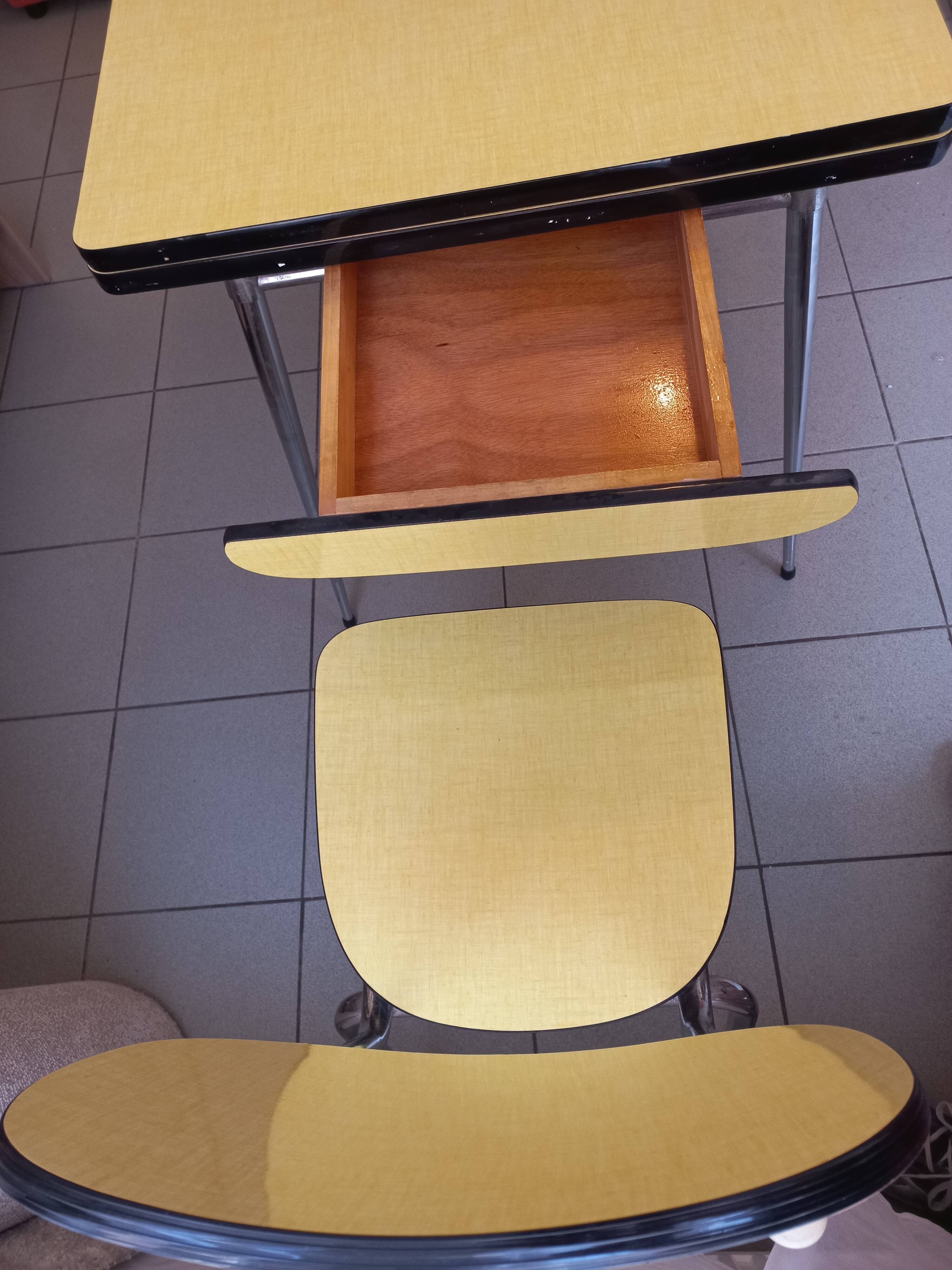 Vintage 1960s yellow straw and chrome formica set.
