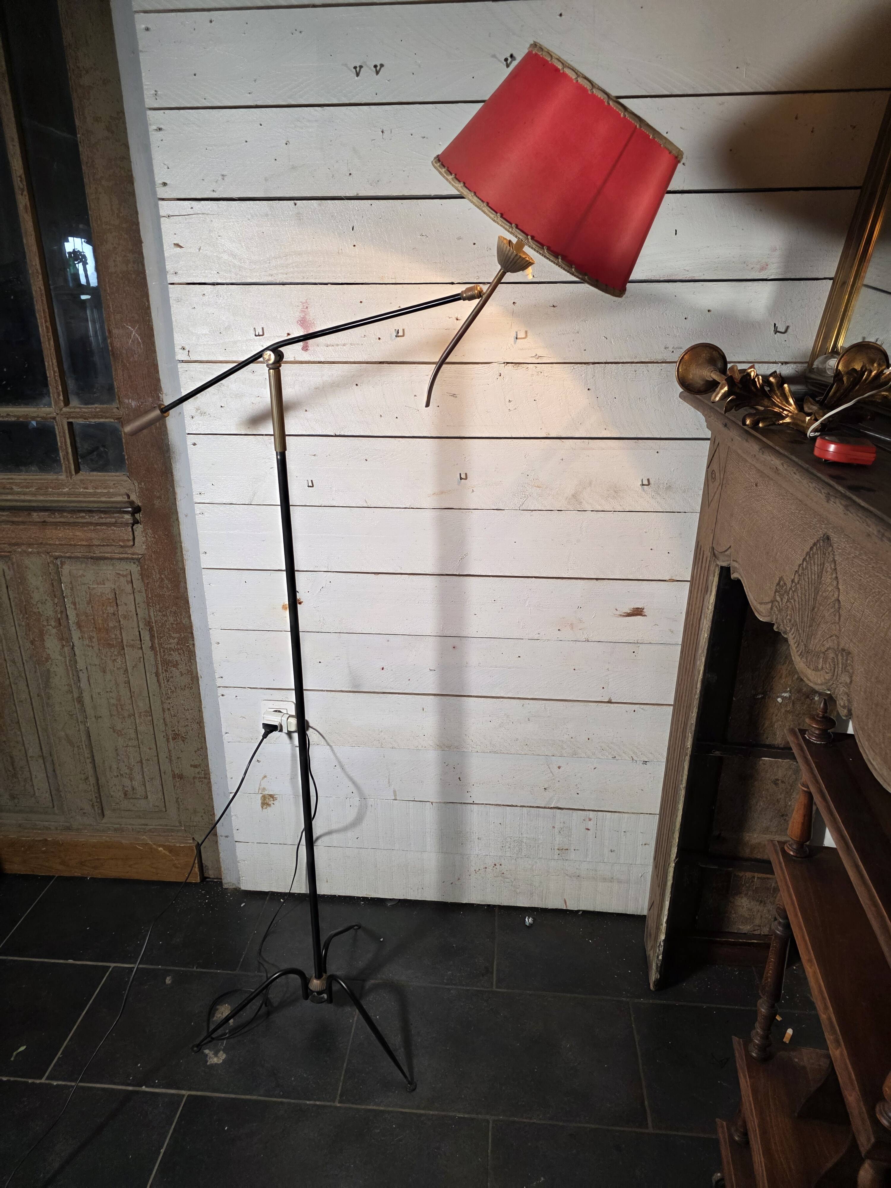 ​Lampadaire tripode à contrepoids Maison Lunel ,Années 50
