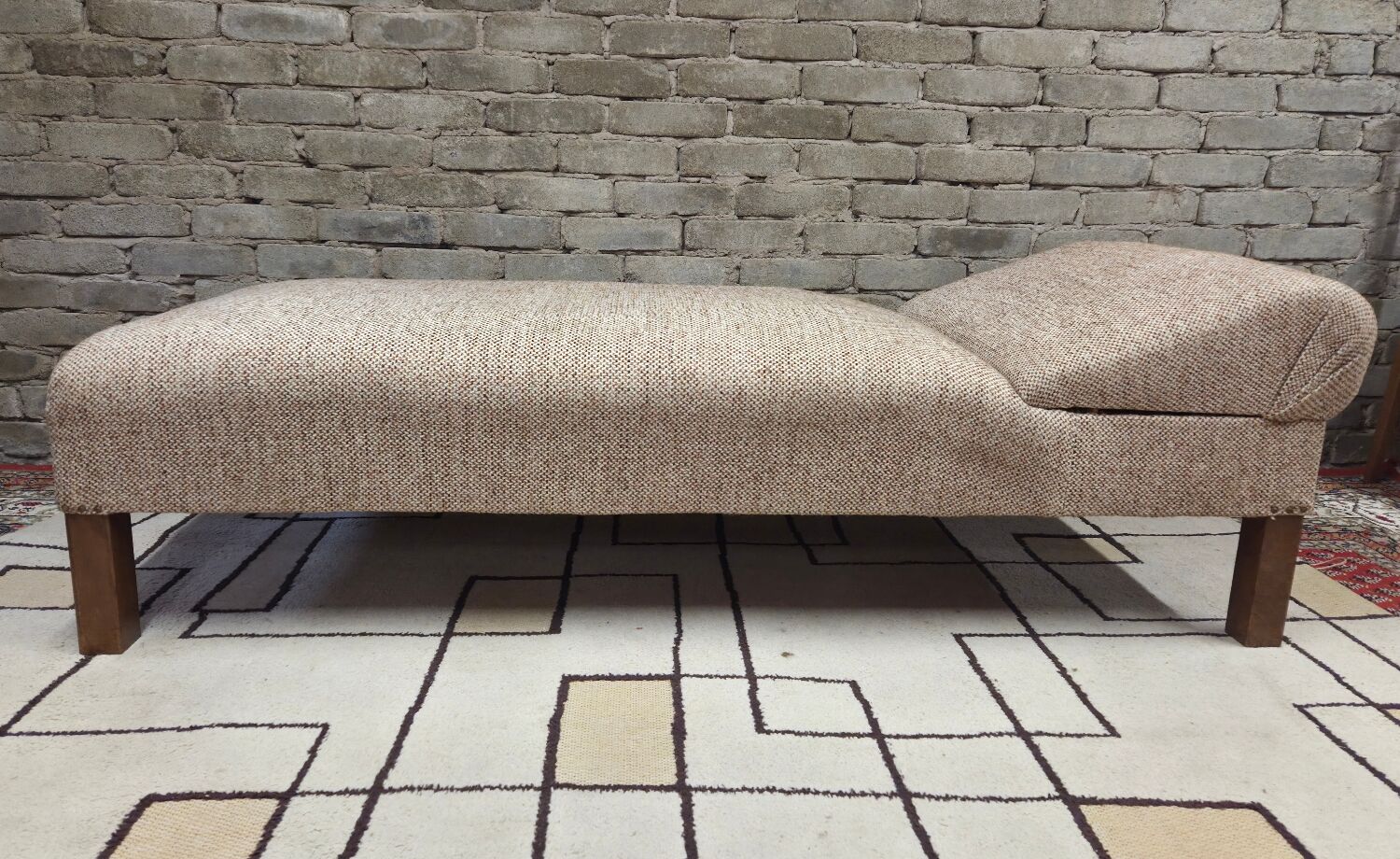 Daybed, vintage 1970s chaise longue with headrest.