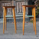 Paire de tables hautes bois clair Italie 1950