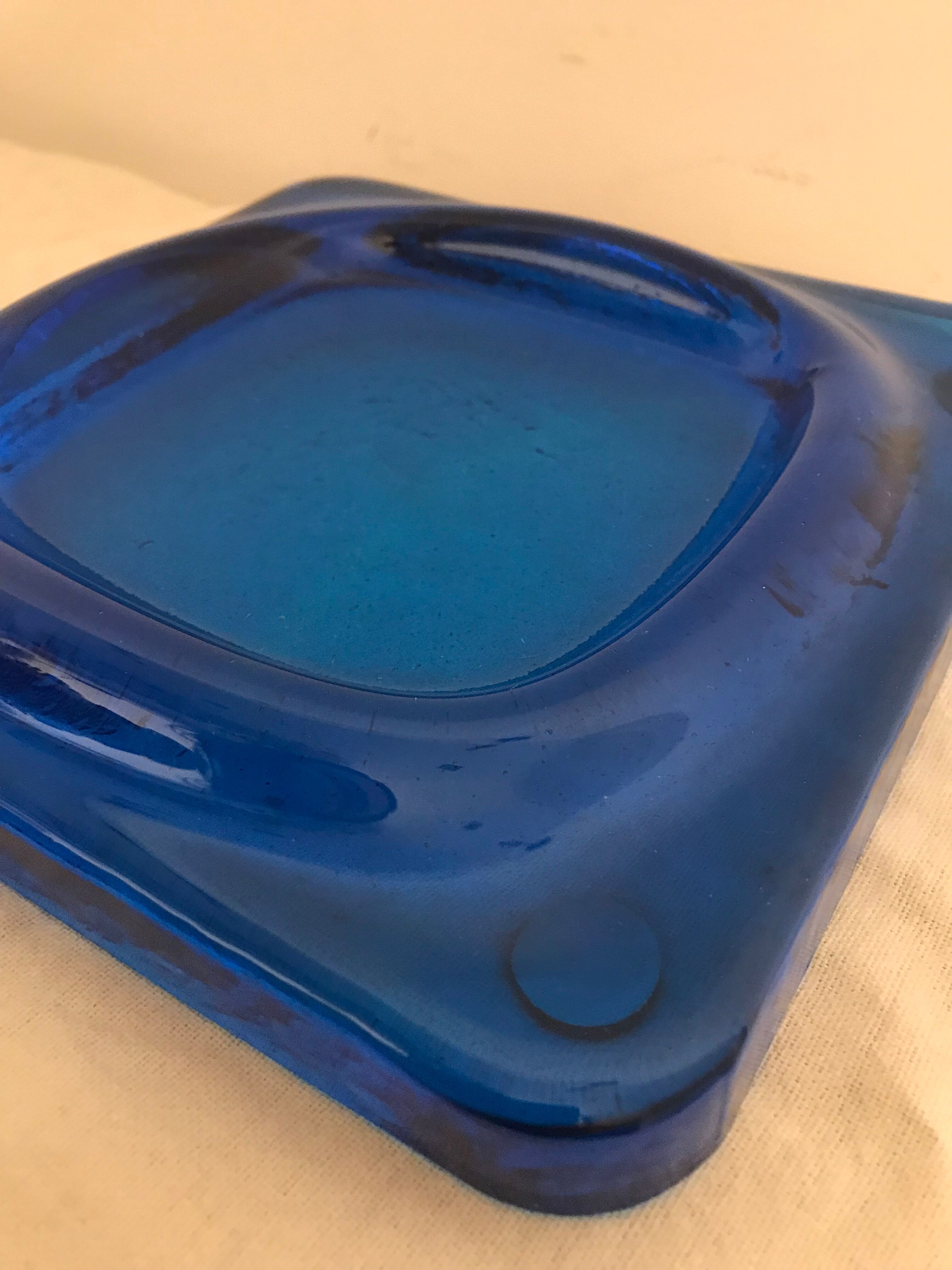 Cendrier en verre bleu 1970