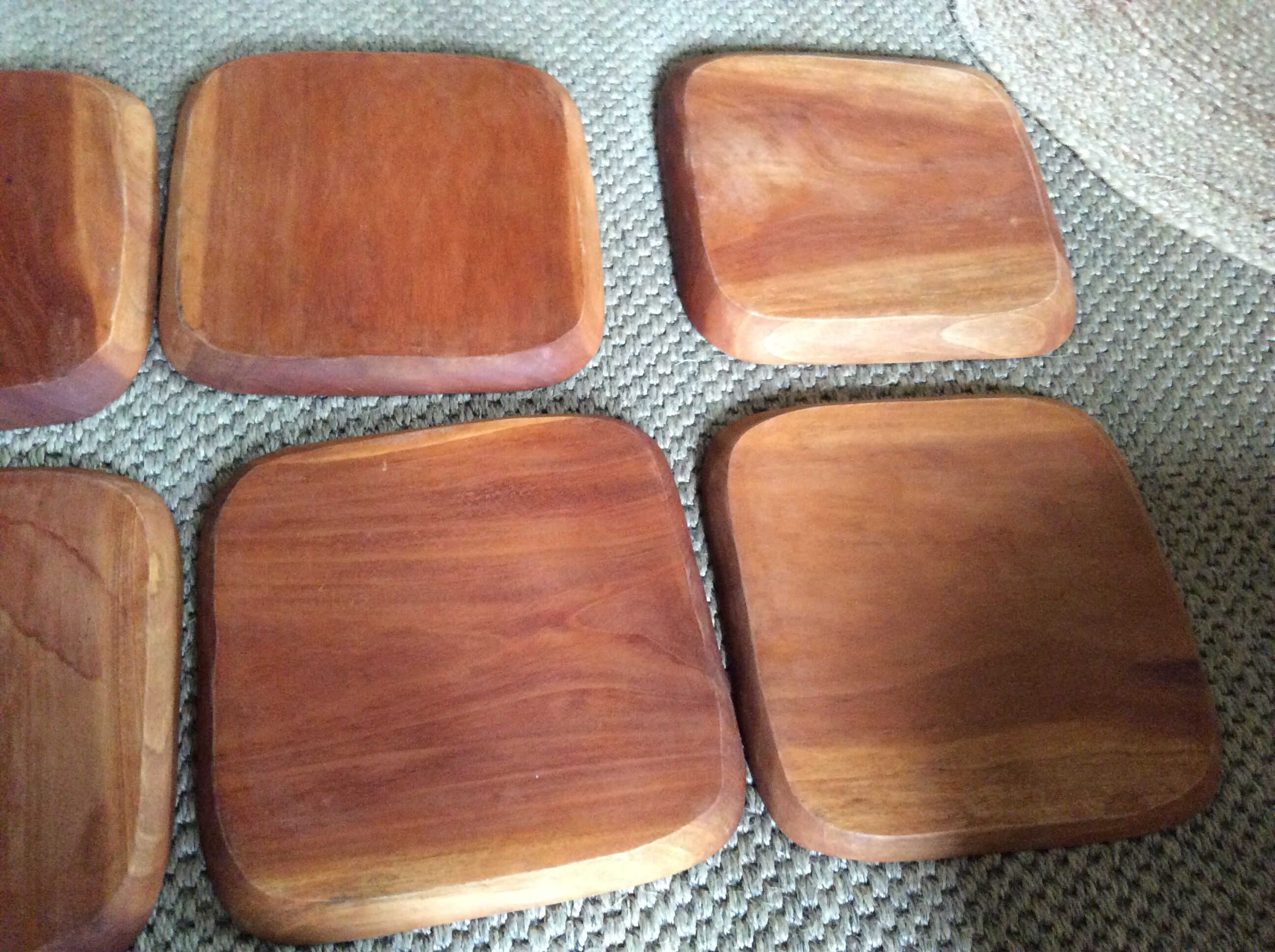 Set of 8 wooden plates