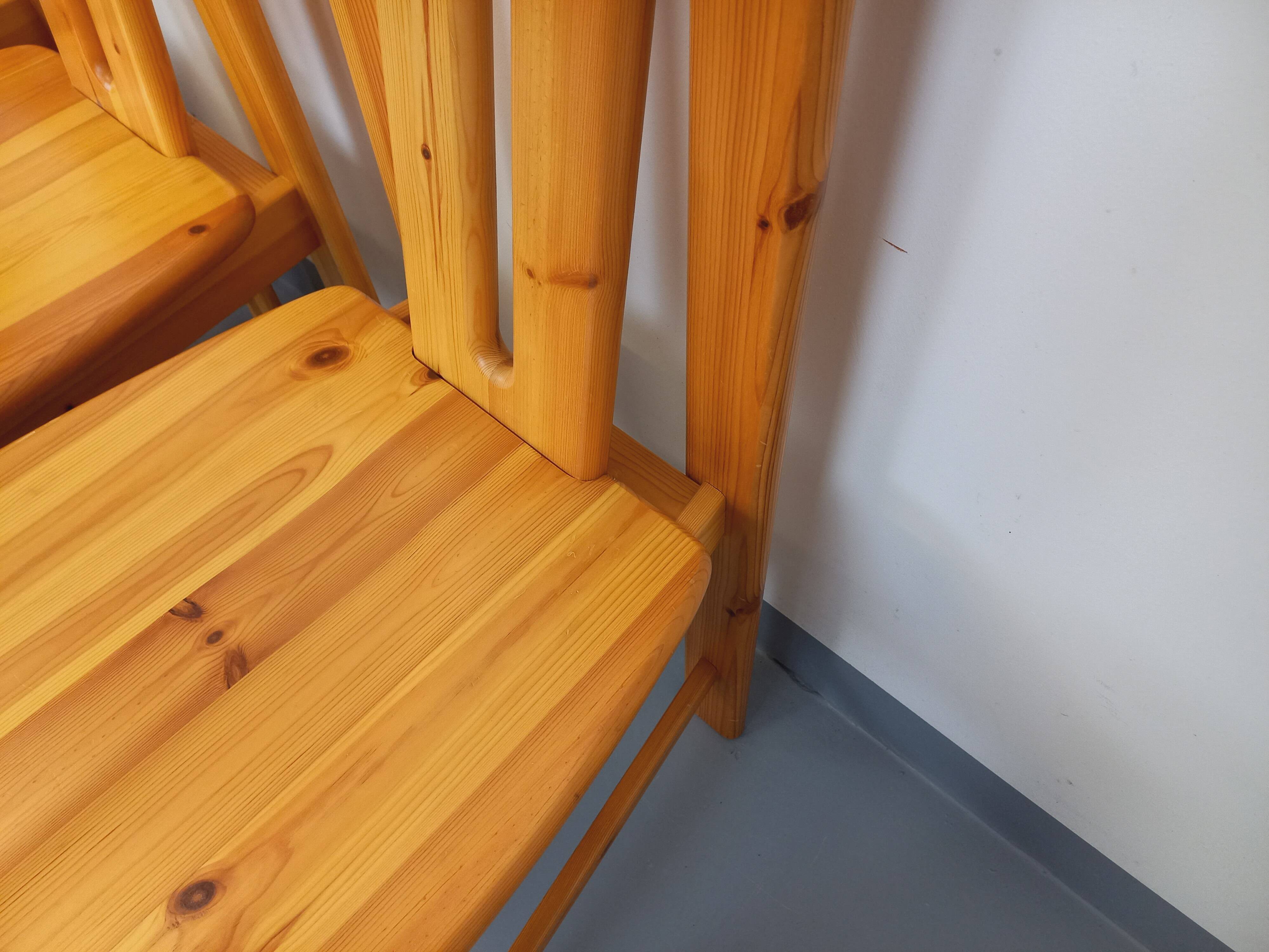 Set of 4 vintage pine chairs from the 70s and 80s