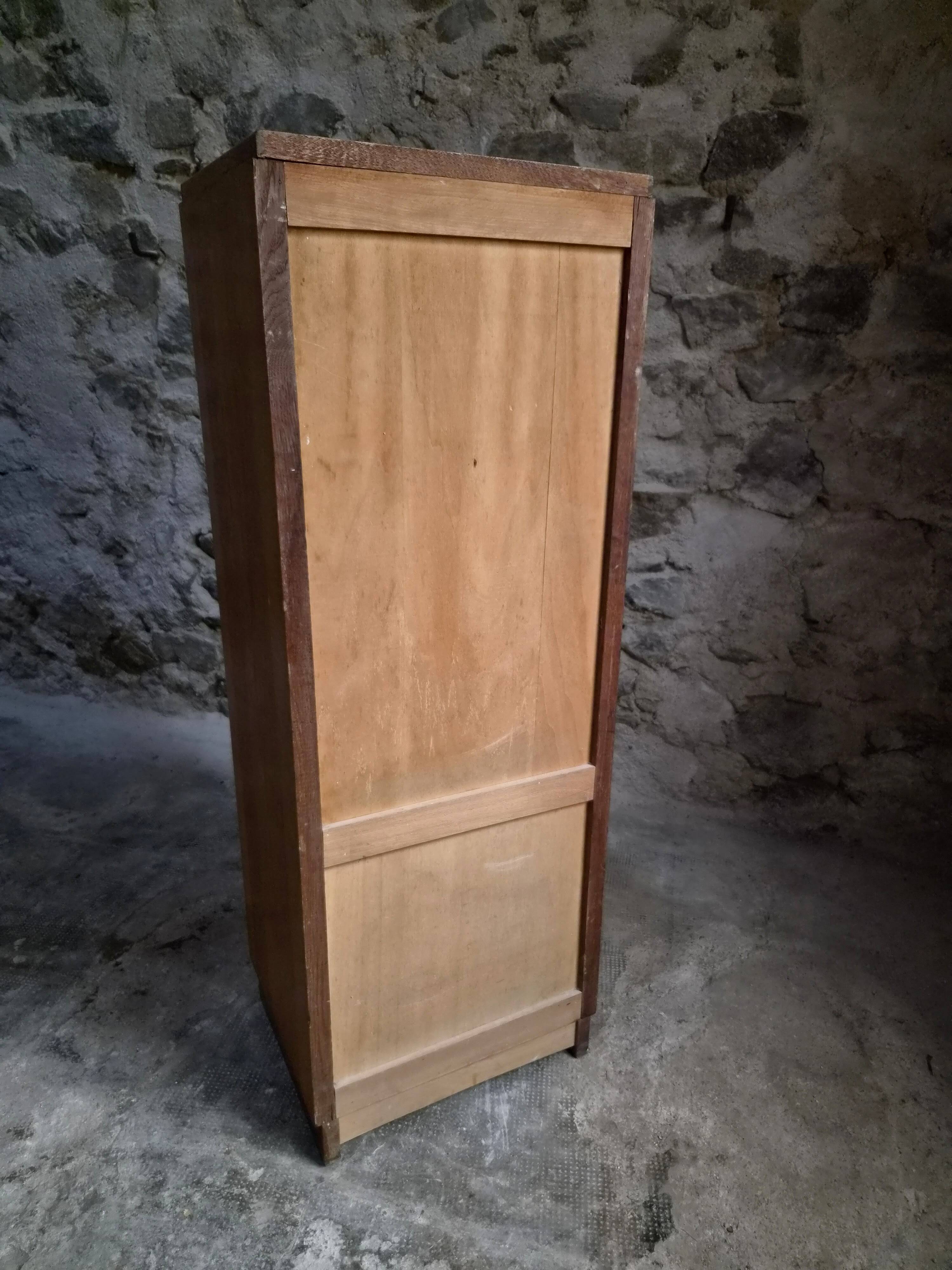 Armoire à rideau vintage en chêne | France | 1960s–1970s