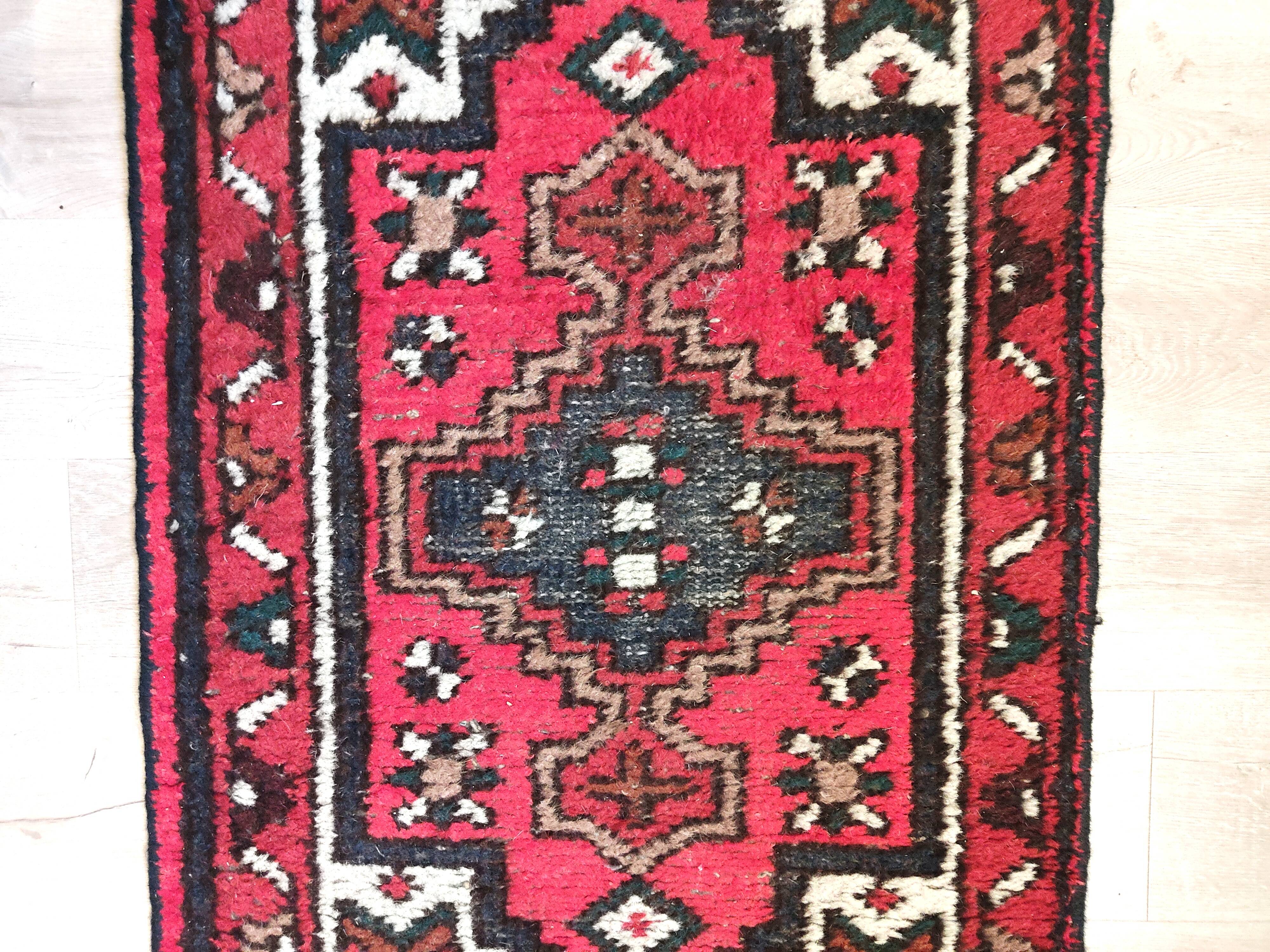 Oriental rug 135 x 75 cm
