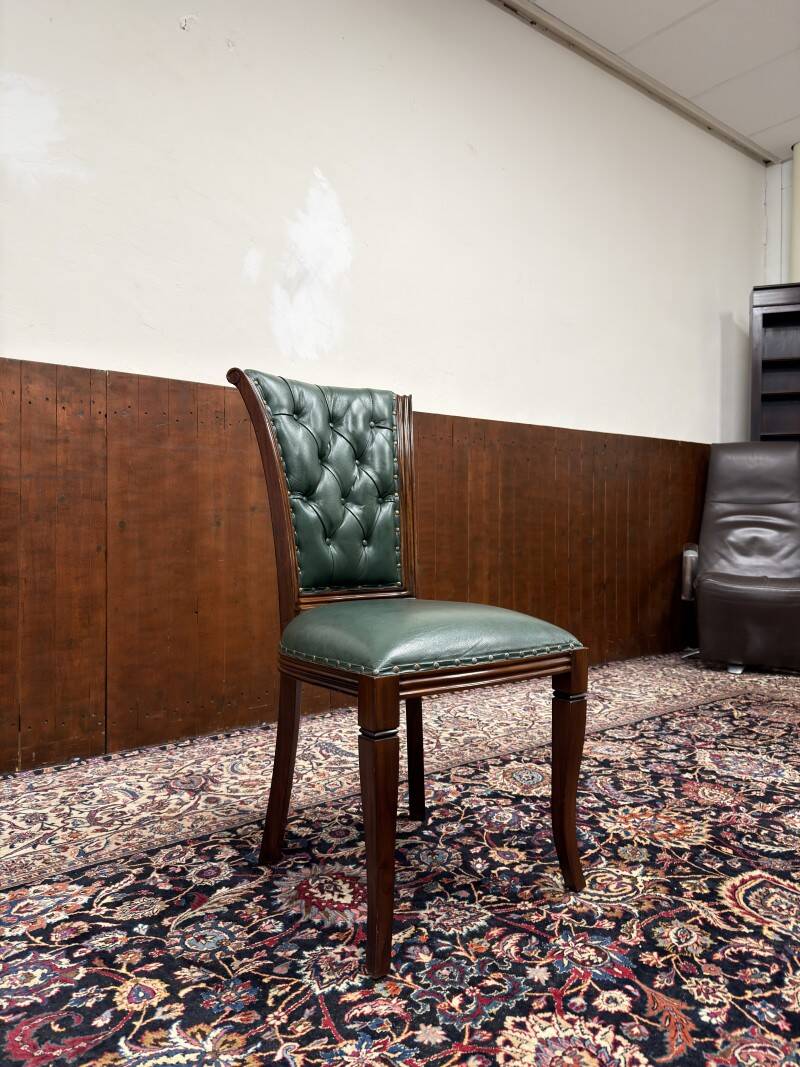 Fauteuil Chesterfield classique anglais