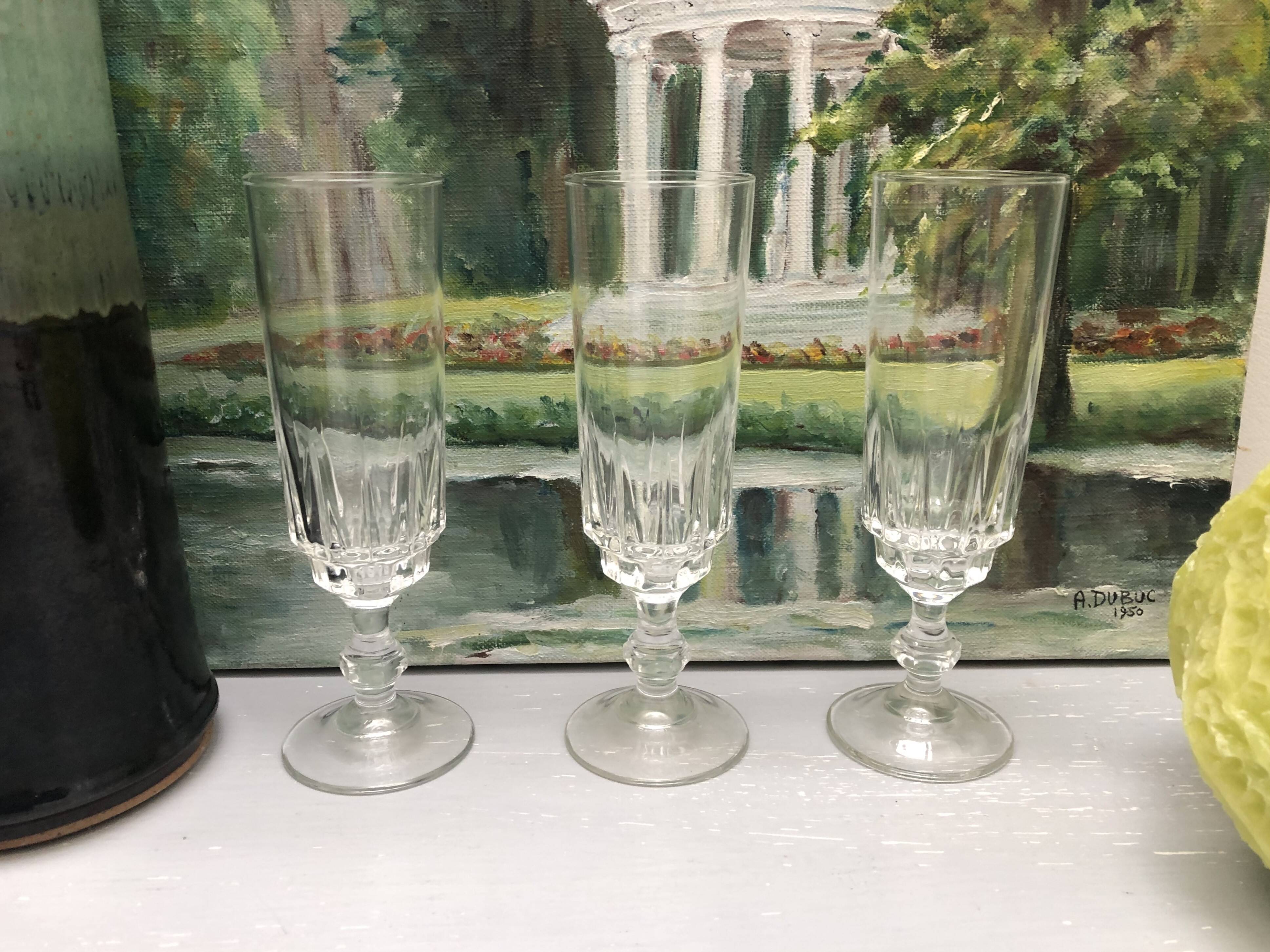 Set of 6 lance model champagne flutes, design made in France from the 1970s.