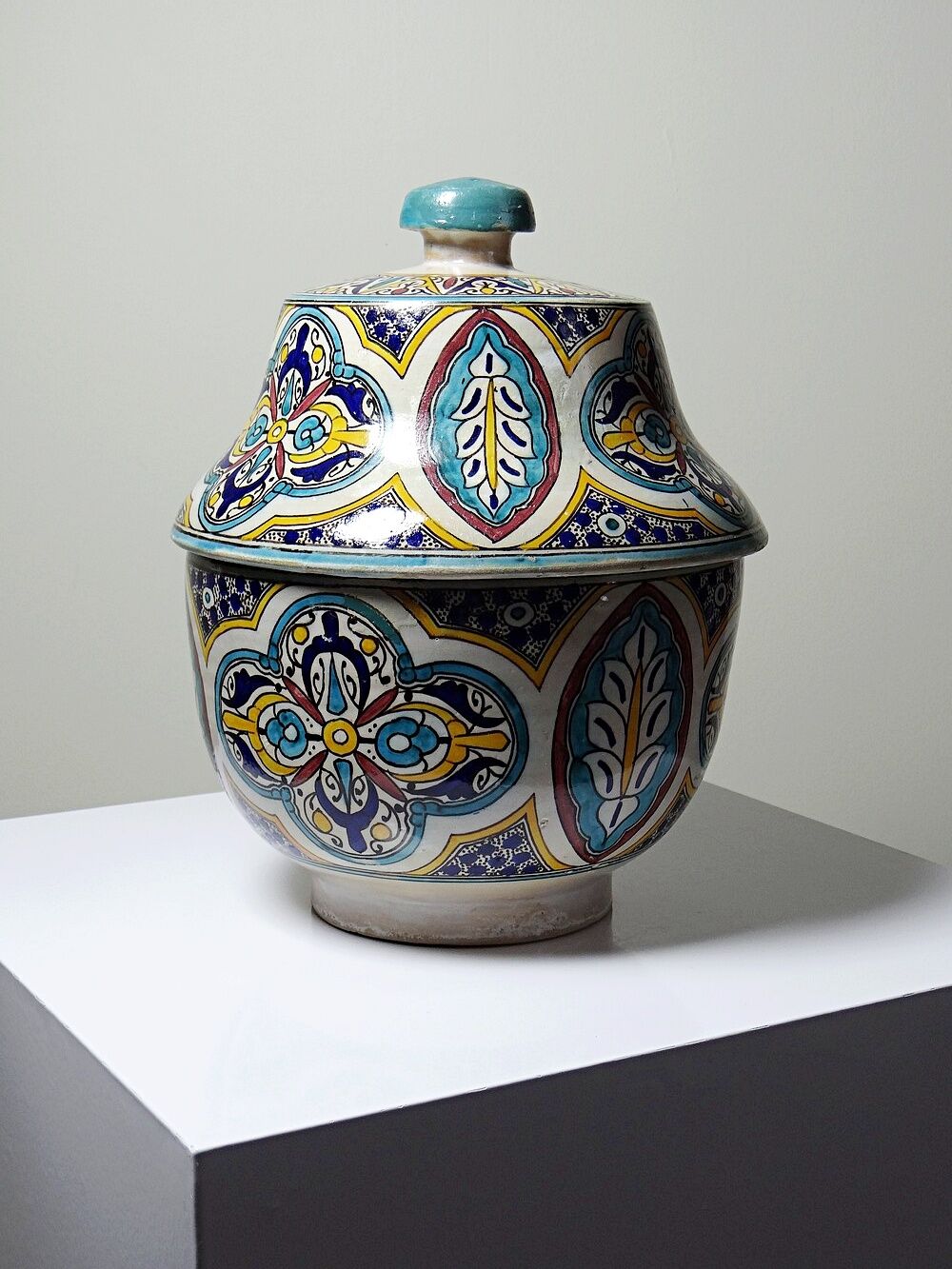 Large ancient jobana from Fes in polychrome faience, Morocco 20th century.
