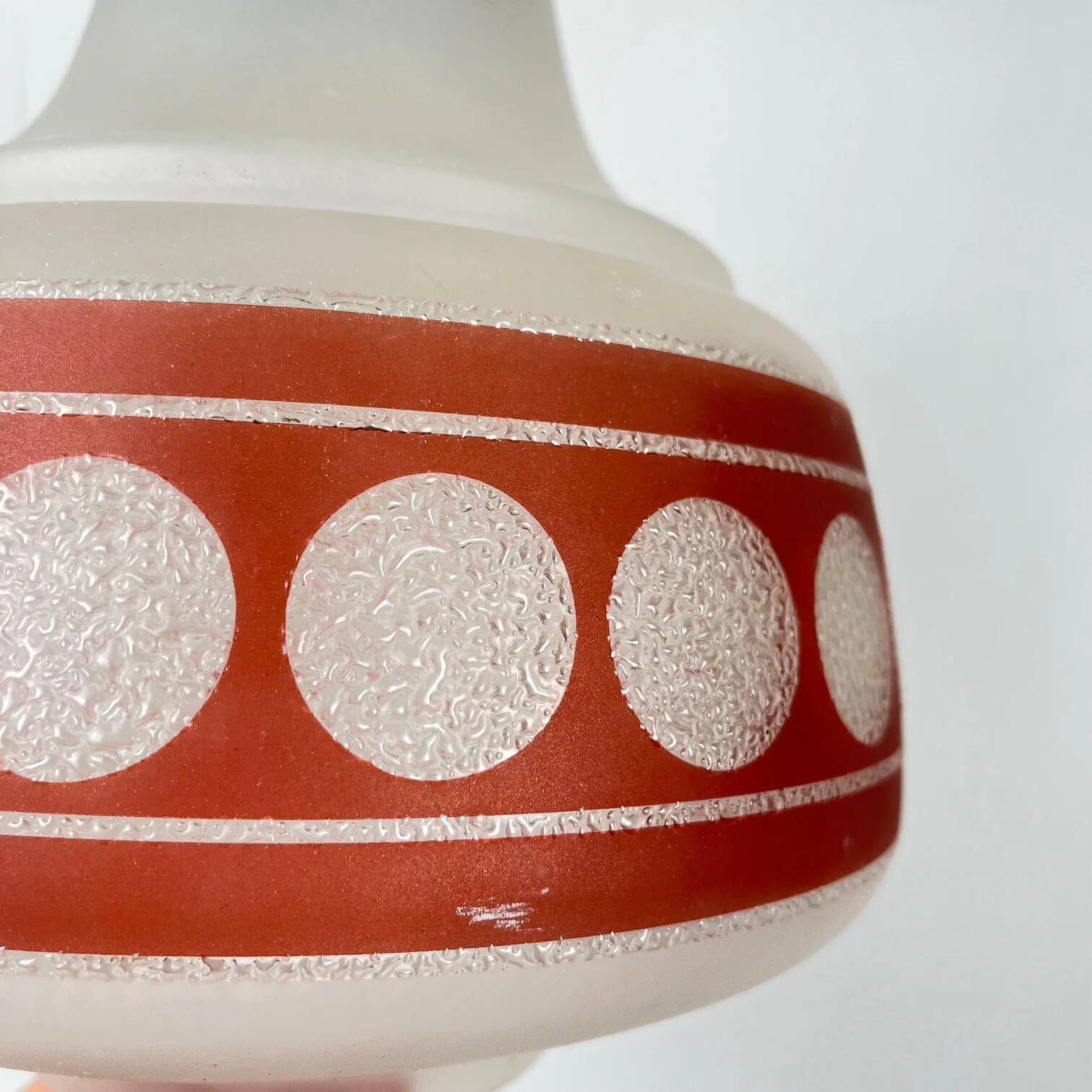 Suspension en verre opalin dépoli et rouge, 1960-70