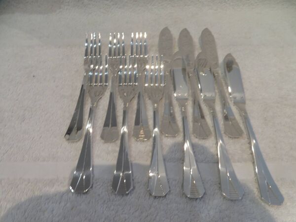 12 couverts à poisson en métal argenté Christofle modèle Atlantide