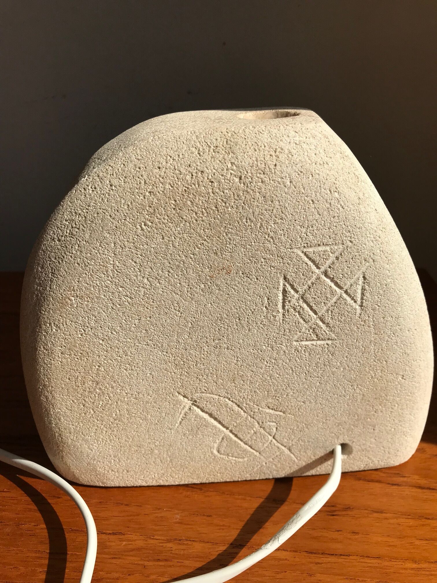 Carved stone lamp signed Arsène Galisson - 1980s