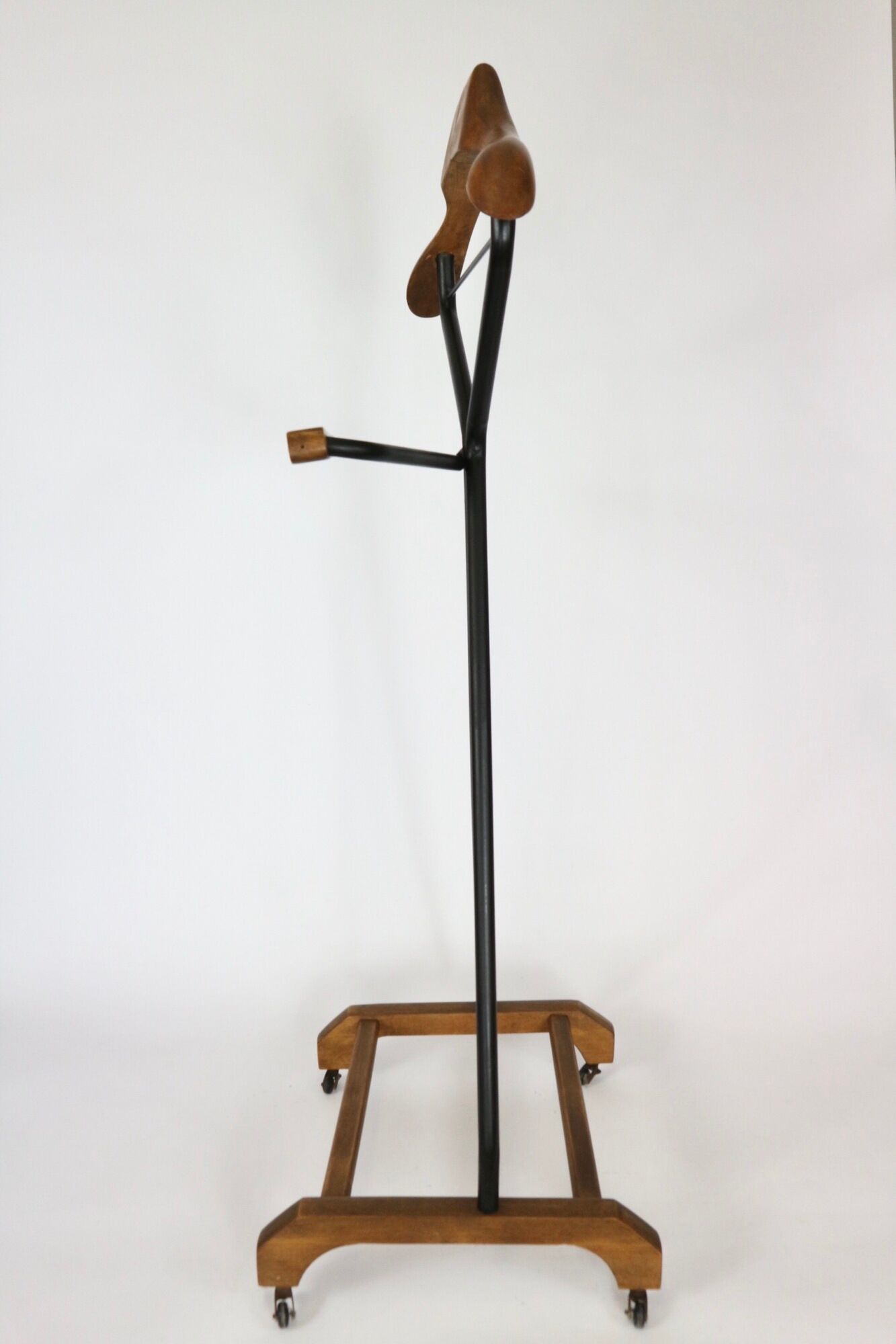 Valet serviteur muding années 60 vintage bois et métal peint en noir