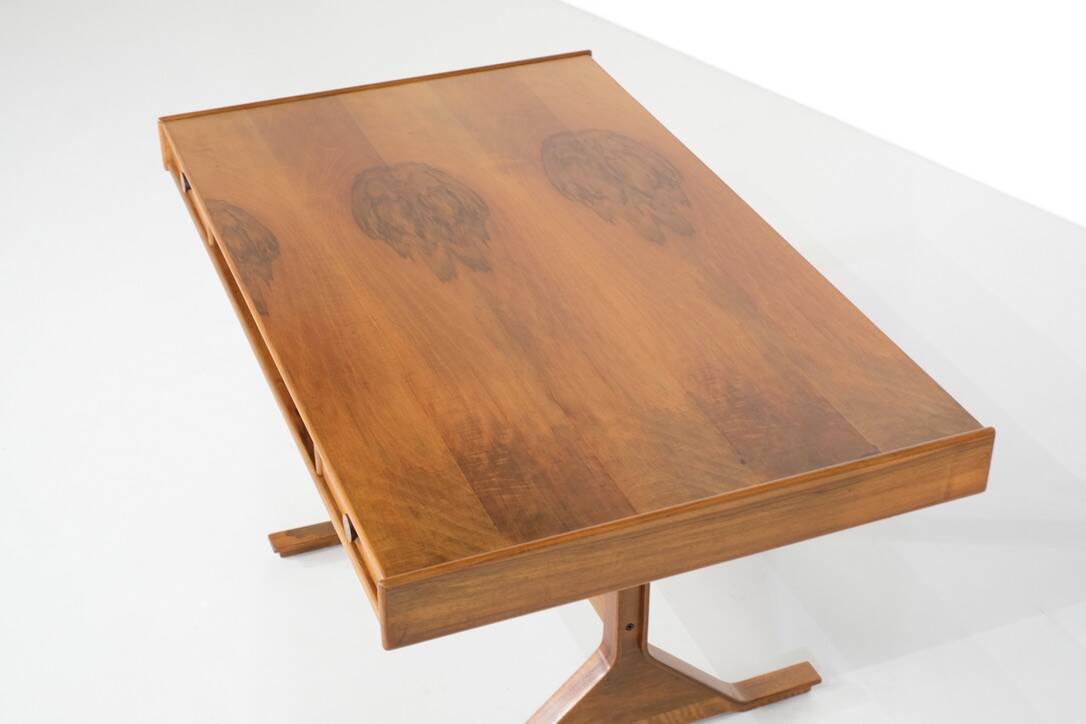 “530” desk by Gianfranco Frattini for Bernini, Italy 1960s.