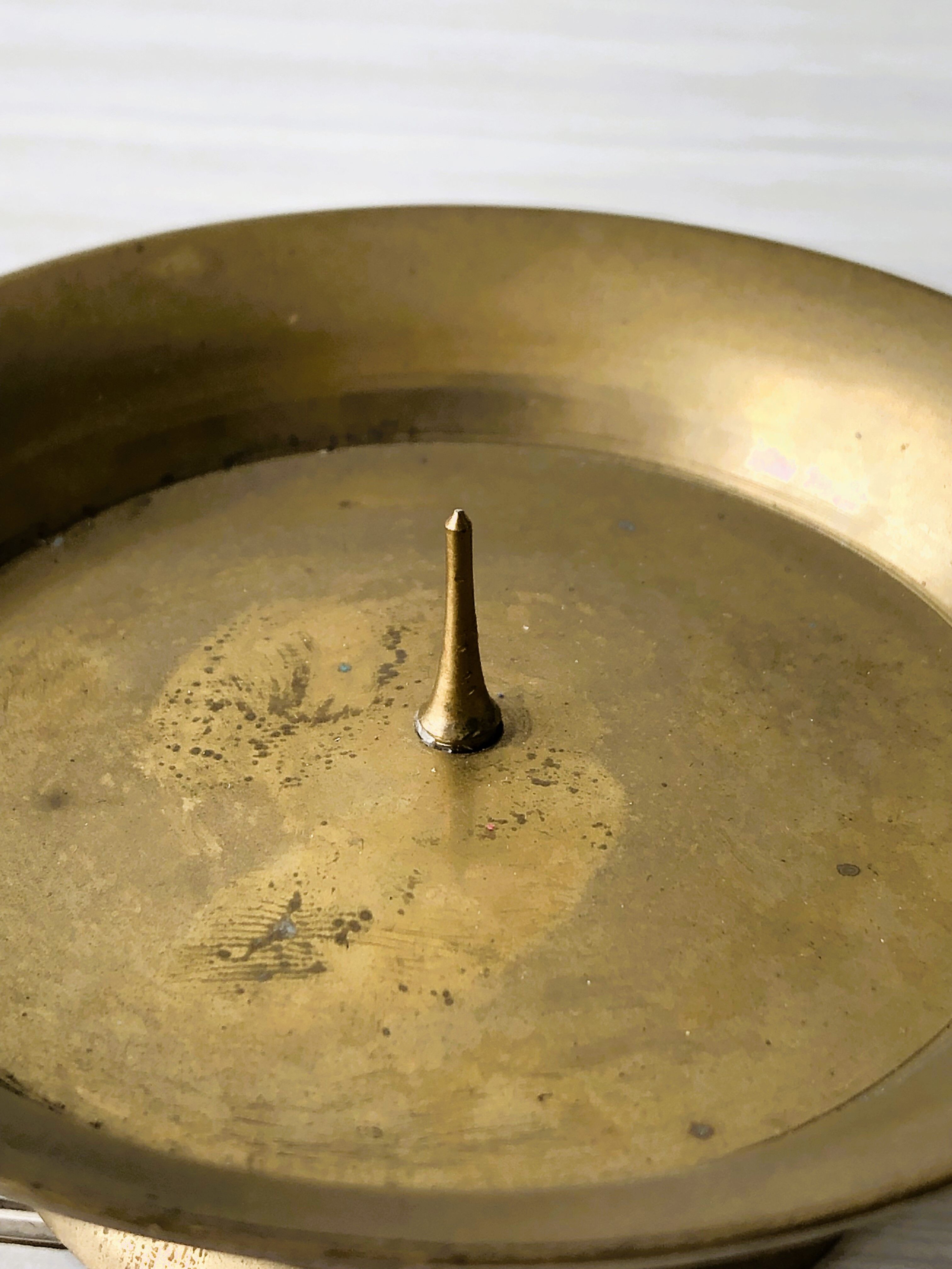 Copper spade candle holder covered with a golden film - handle small ring - for candle with rod