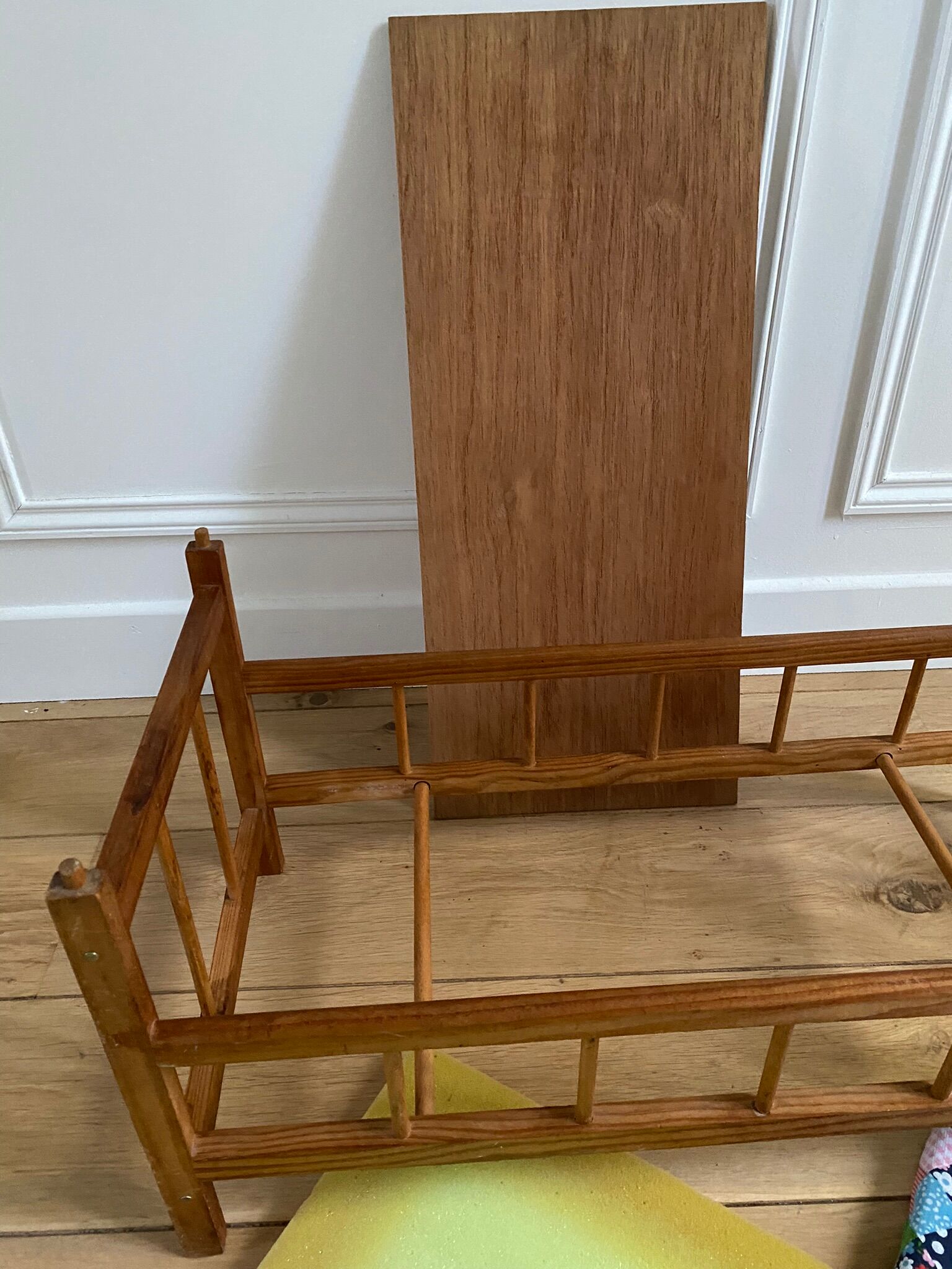 Dejou Vintage Wooden Dollbed 60s