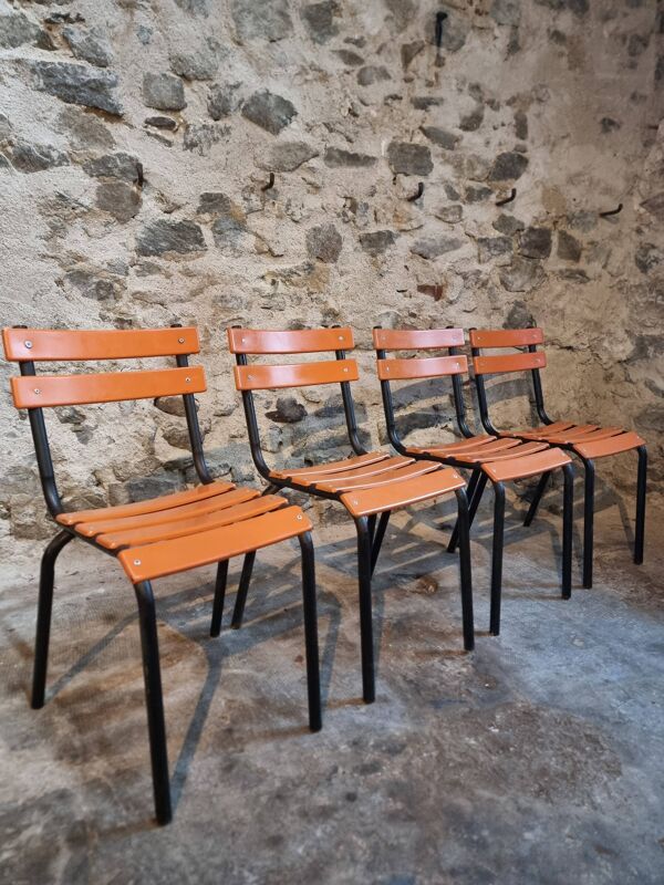 Ensemble de 4 chaises d'école industrielles françaises des années 1960 – Chaises empilables à lattes métalliques