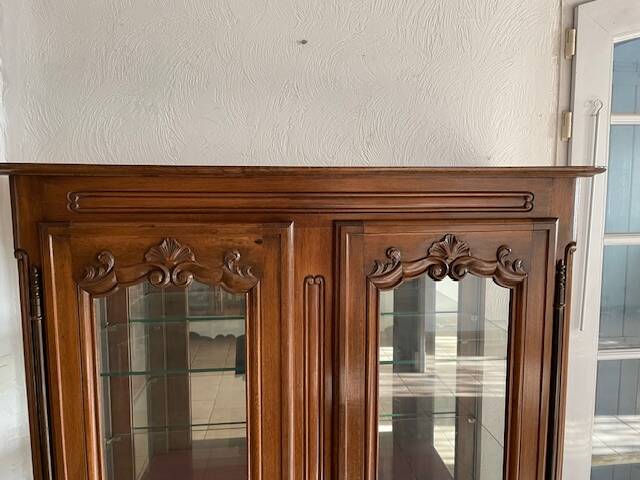 Display cabinet in walnut, glass & mirror, Louis XV style