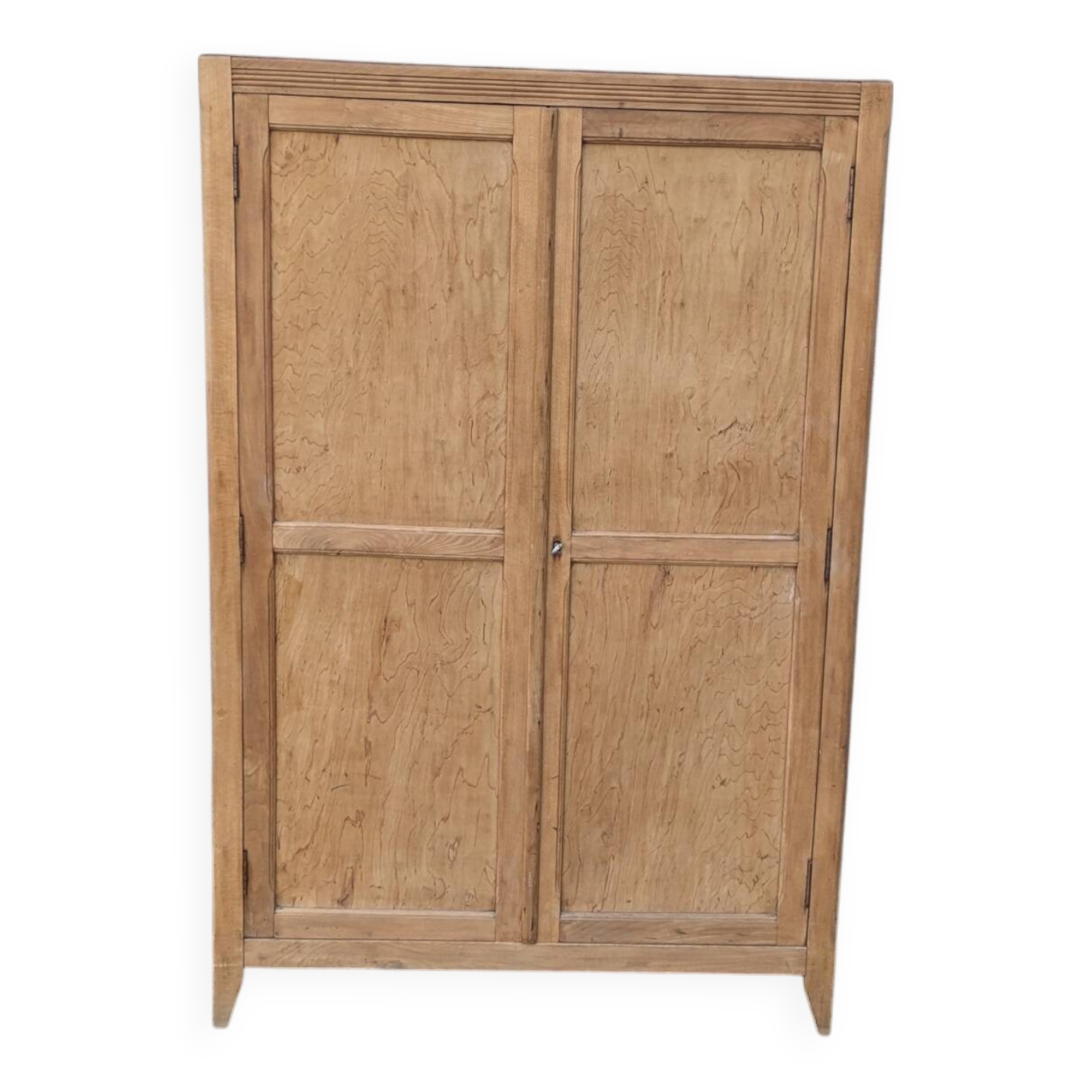 Low Parisian wardrobe