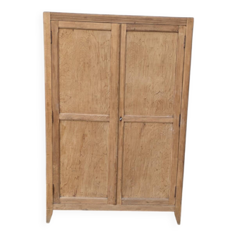 Low Parisian wardrobe