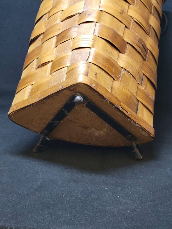 Ancienne corbeille vintage en bois tressé d'angle porte parapluie / panier