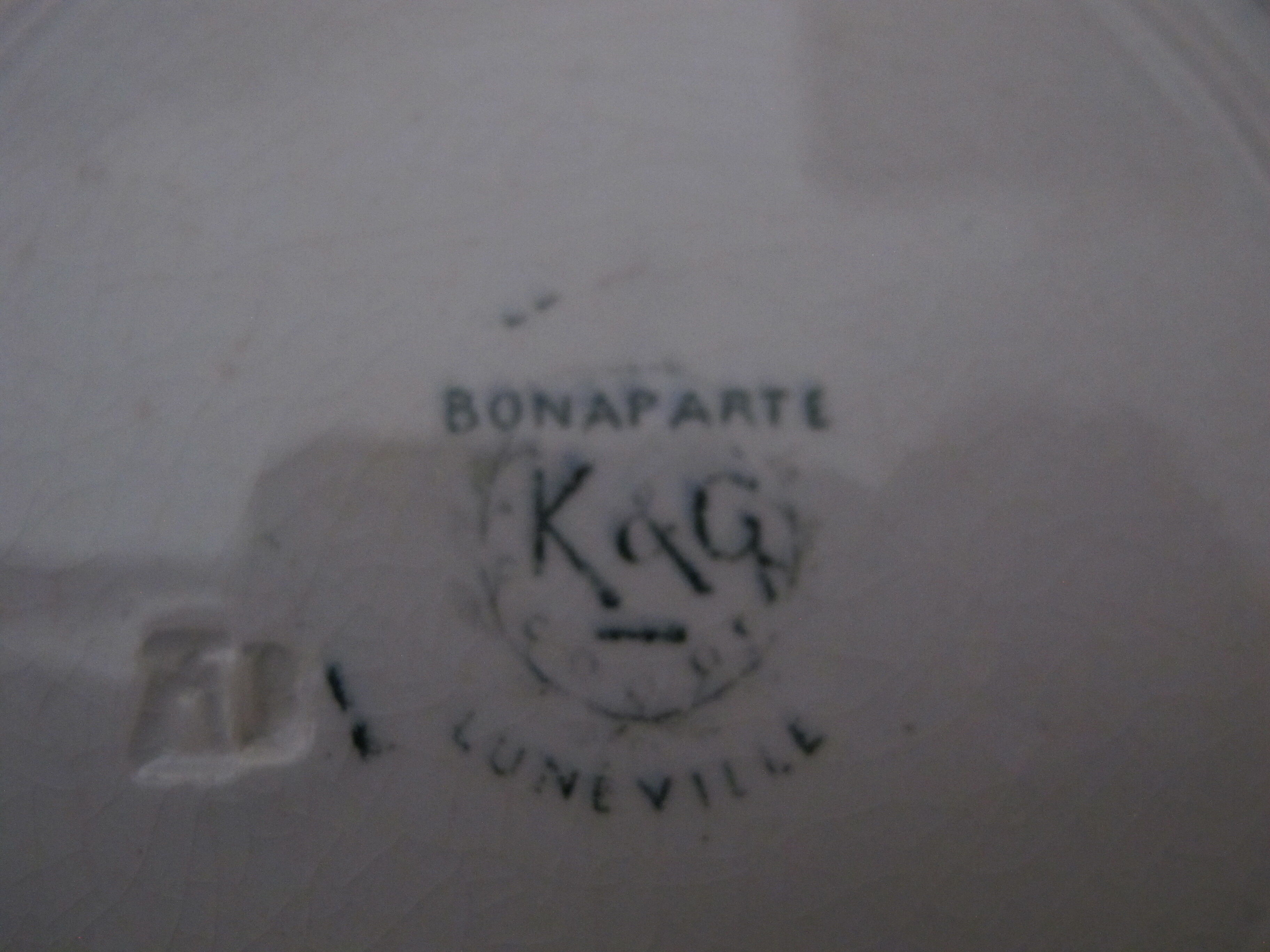 Set of 9 hollow plates in Iron Earth of Lunéville, Bonaparte model