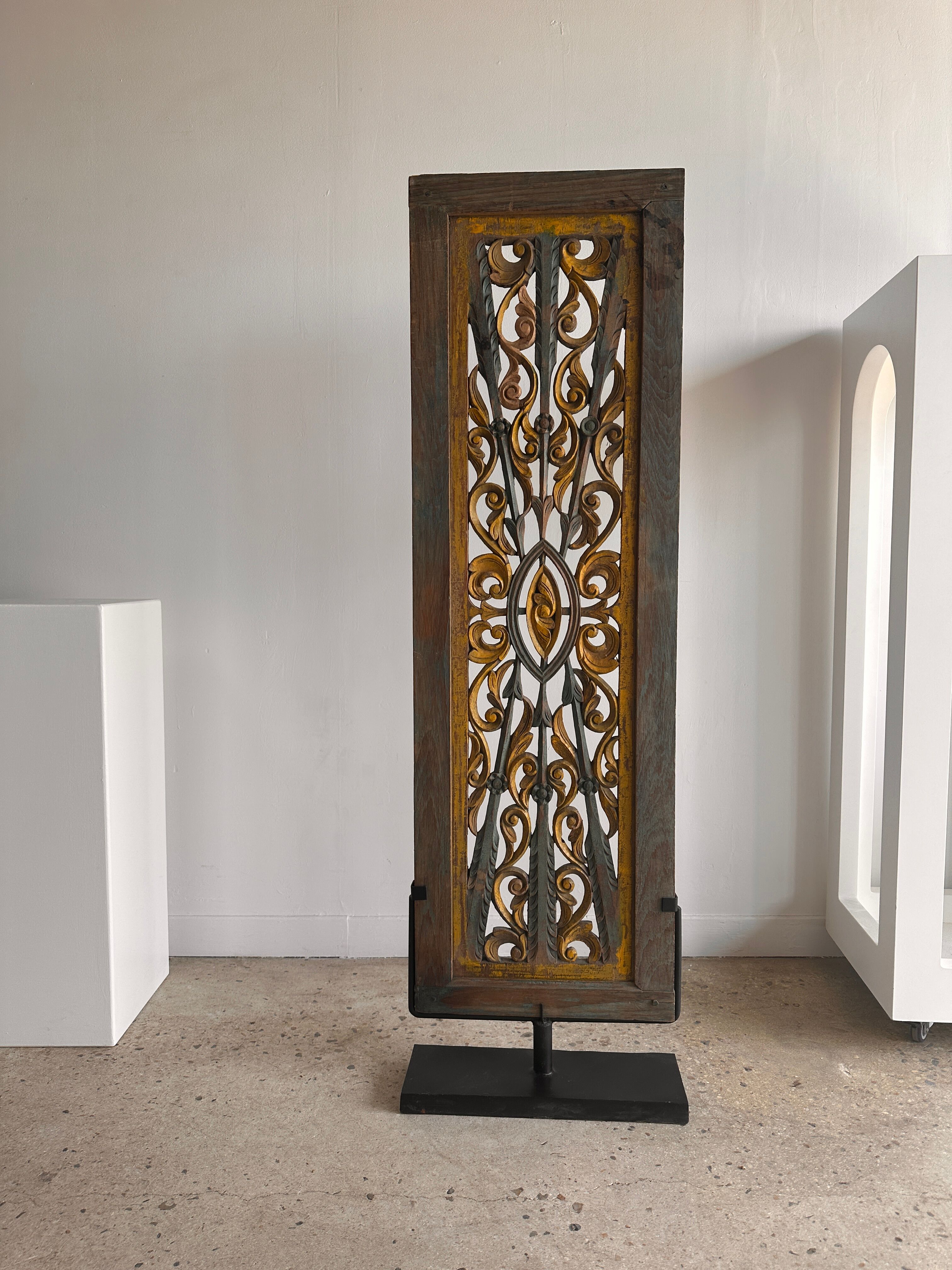 Rectangular Indonesian construction element with blue and yellow plant in carved wood