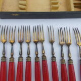 Housewife covered dessert red handle