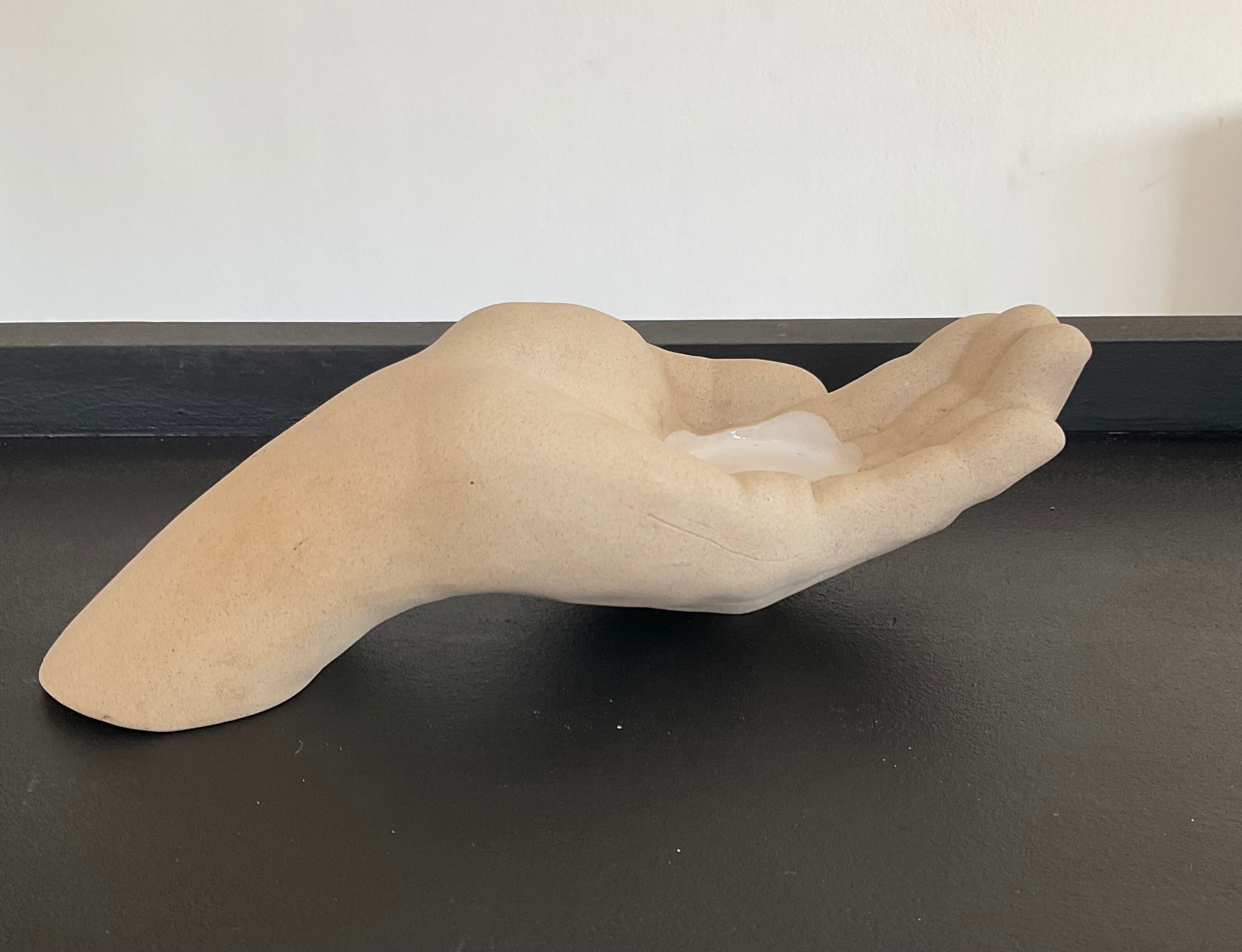 Ceramic hand pocket empty 70s-80s