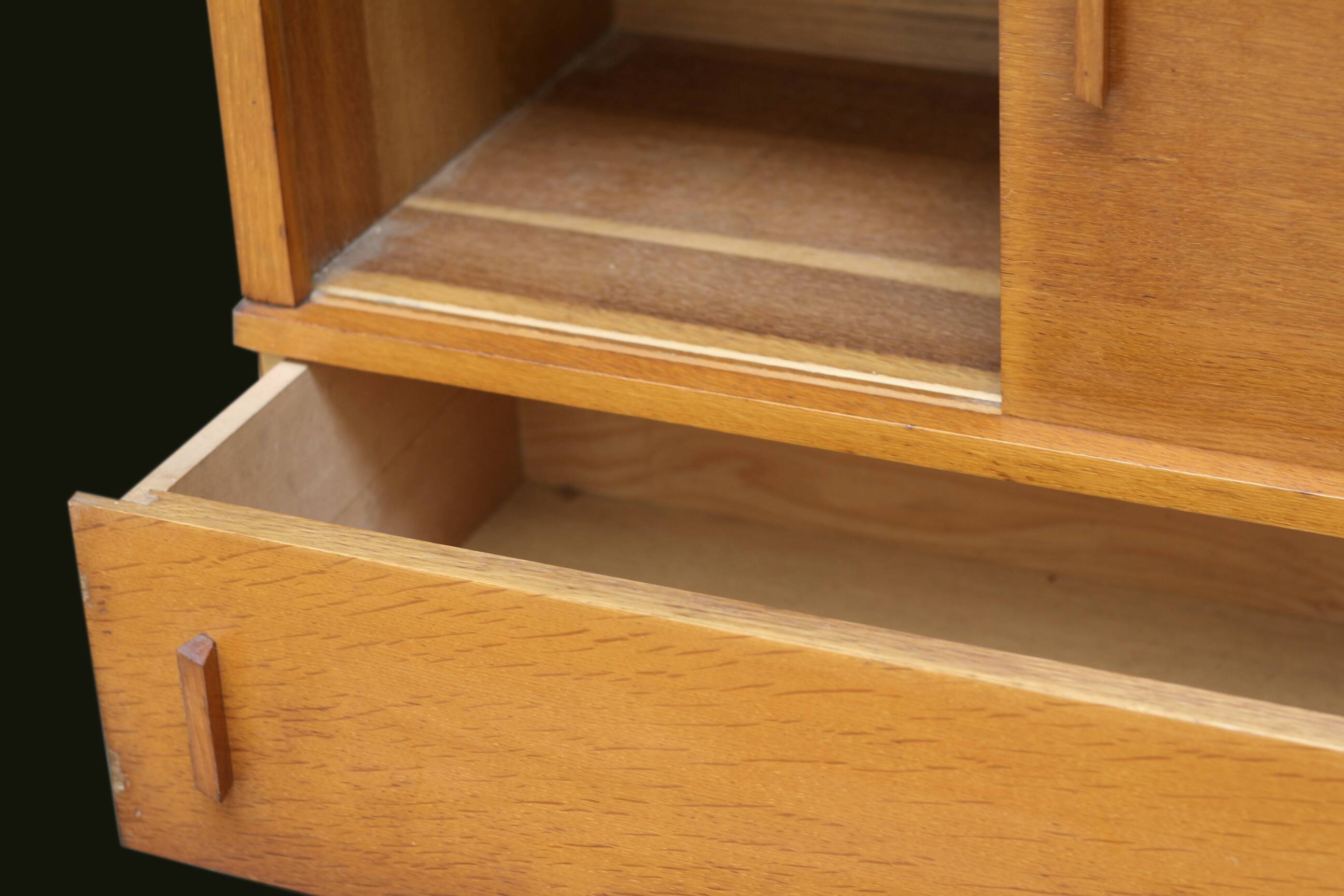 Adorable MD-type oak module from the 1950s.