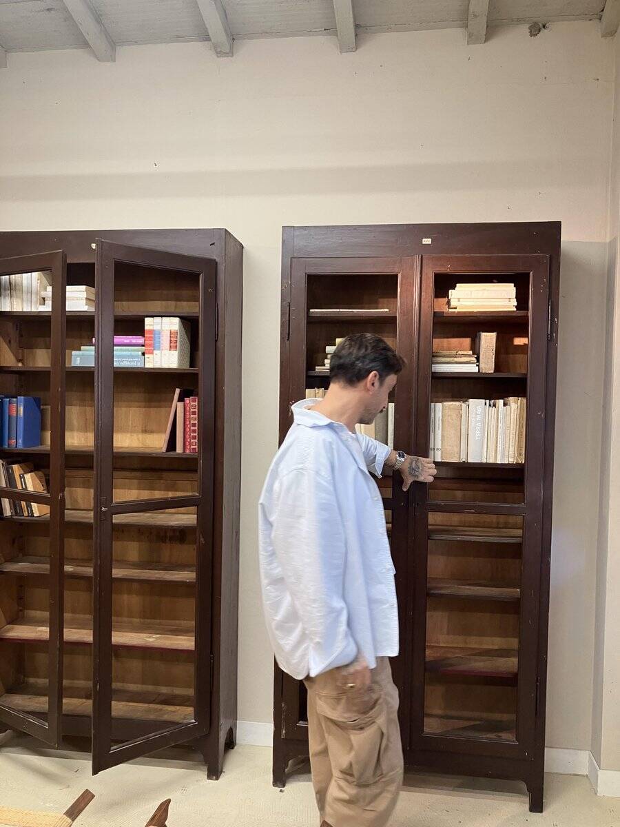 Italian Brown and Burgundy Lacquered Display Cabinets, 1890s, Set of 2