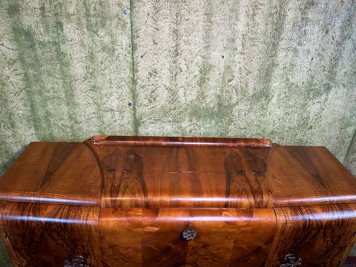 Art decó vintage Brocante burr walnut cocktail bar sideboard