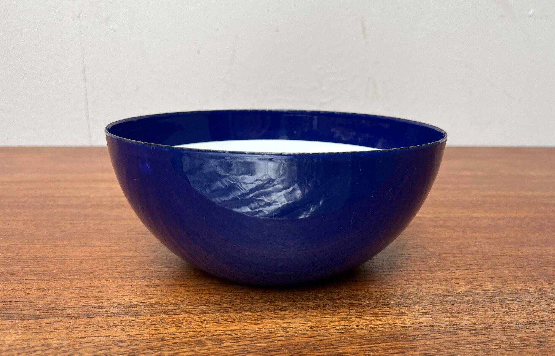 Modern blue enamel bowl from the mid-century by Kaj Franck for Finel, Finland, 1960s.