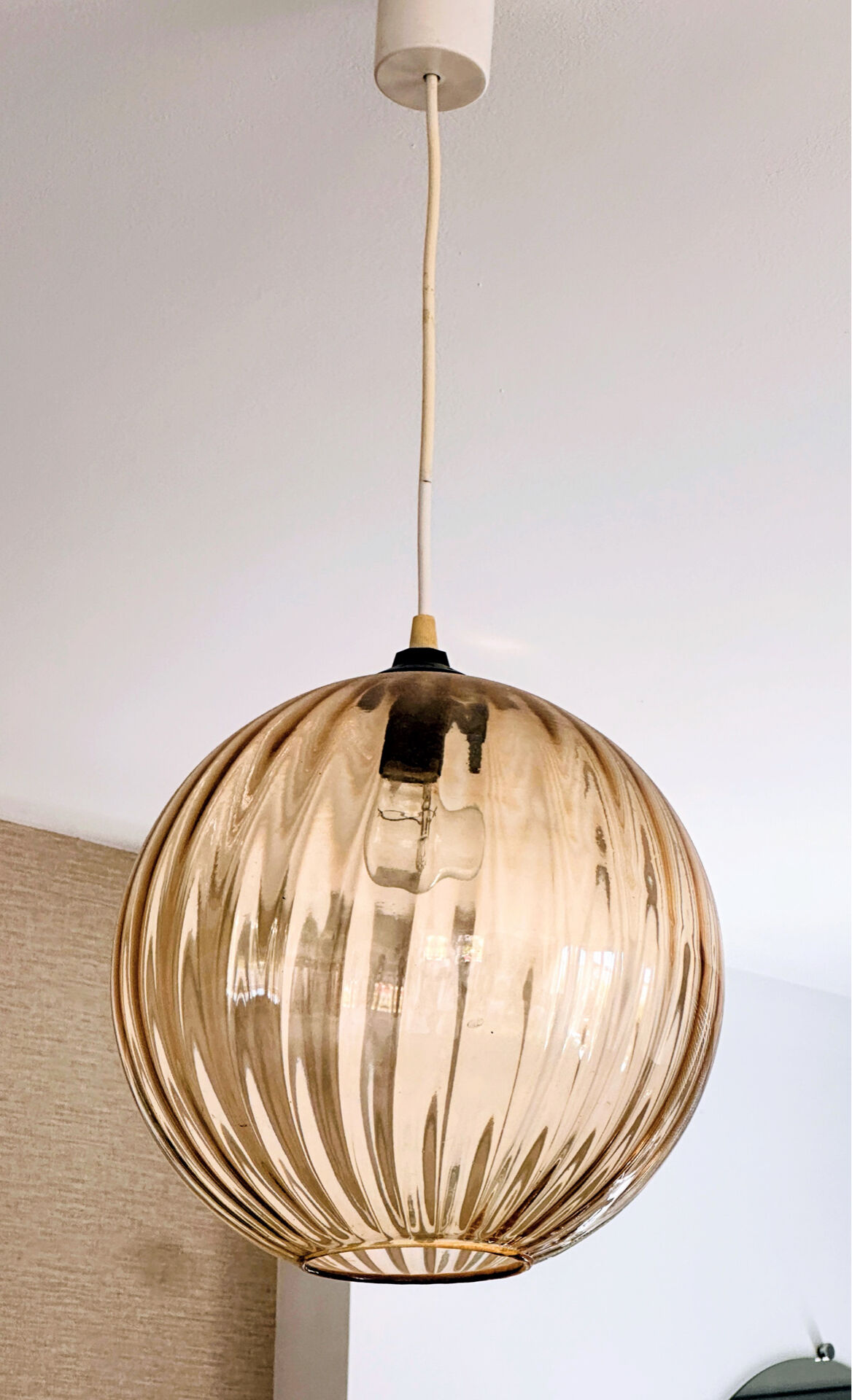 Suspension Boule en verre texturé ambré 29 cm