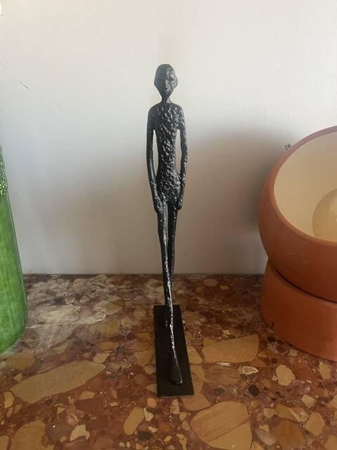 Superbe reproduction de L'homme qui marche de Giacometti