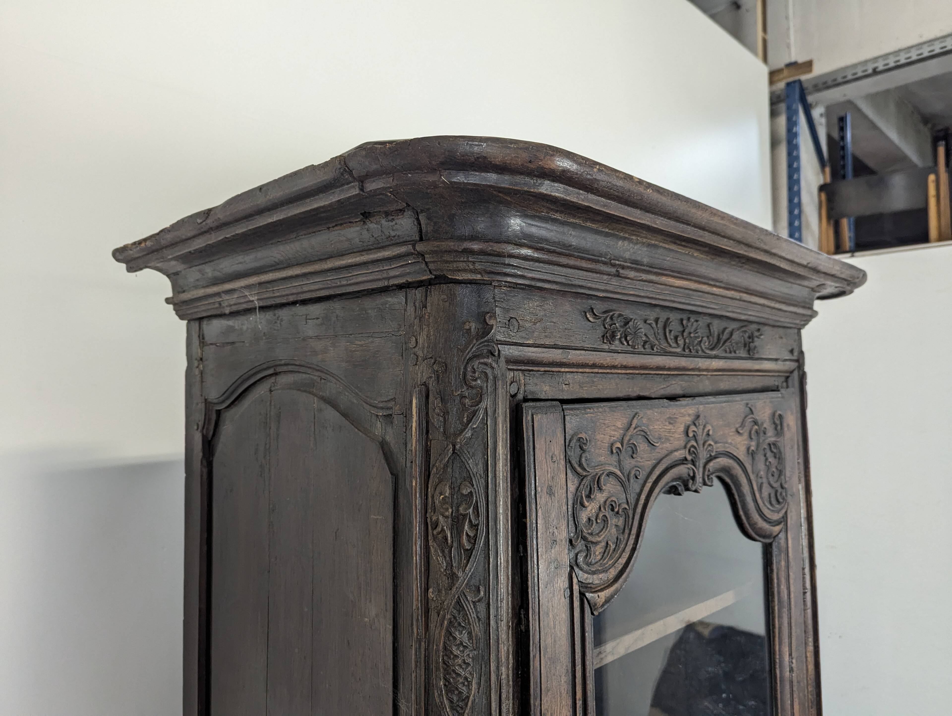 Bonnetière de style Régence en chêne