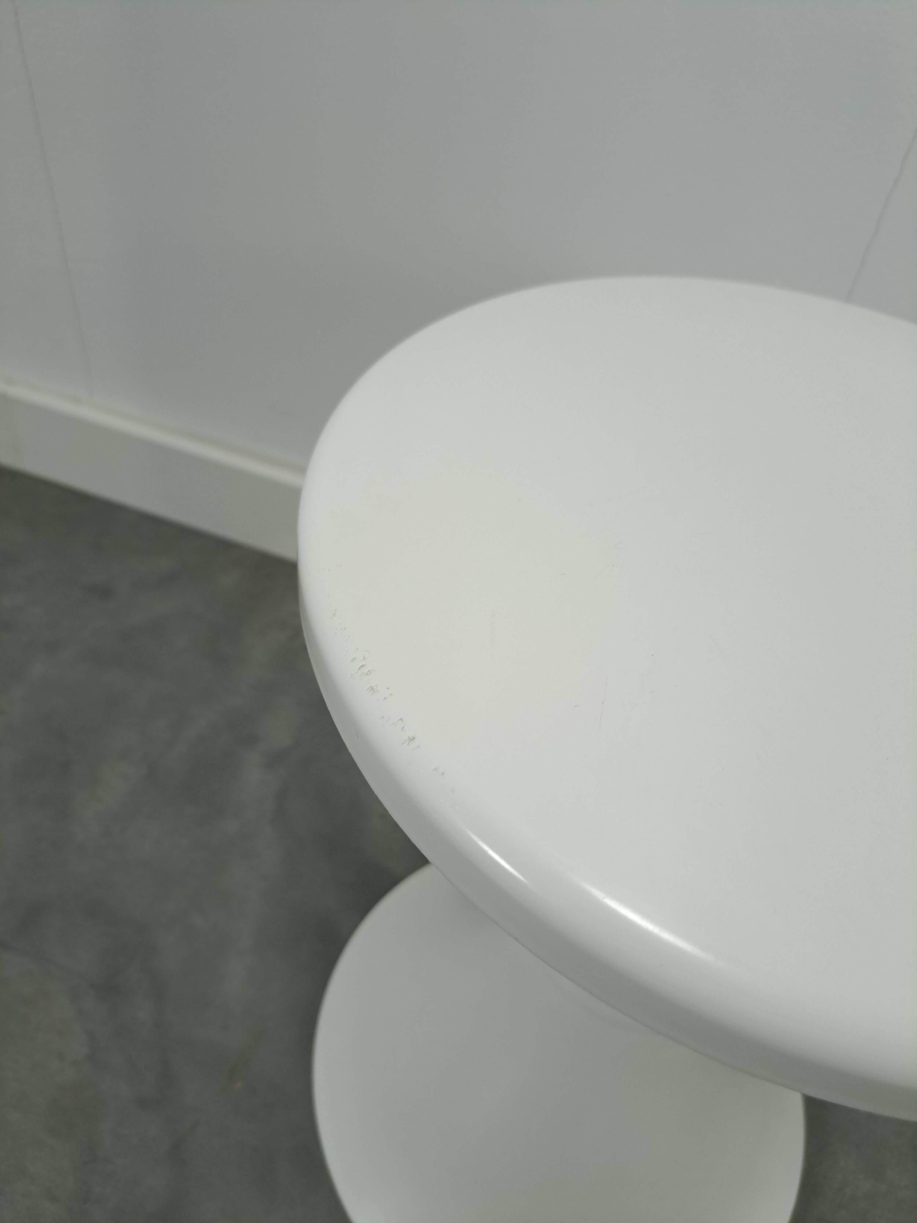 Tabouret en plastique blanc table à plantes vintage